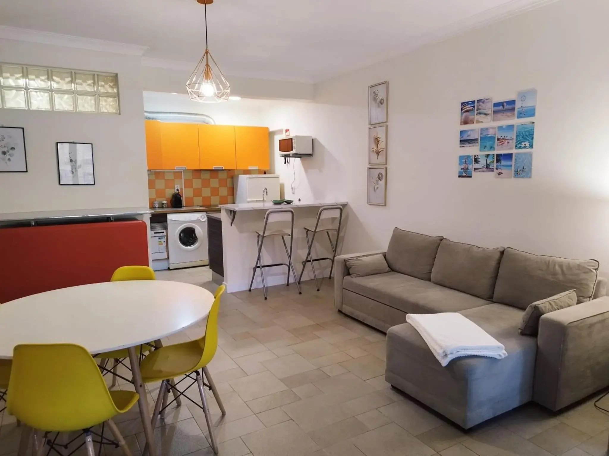 Two-Bedroom Apartment in Caparica Beach Charming Two-Bedroom Apartment in Caparica Beach Charming