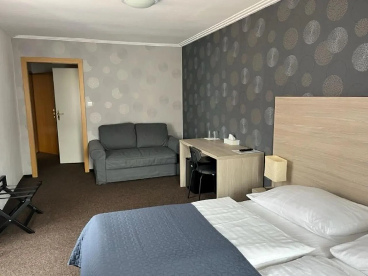 Text overlay, Bed in Hotel U Dvou medvídků