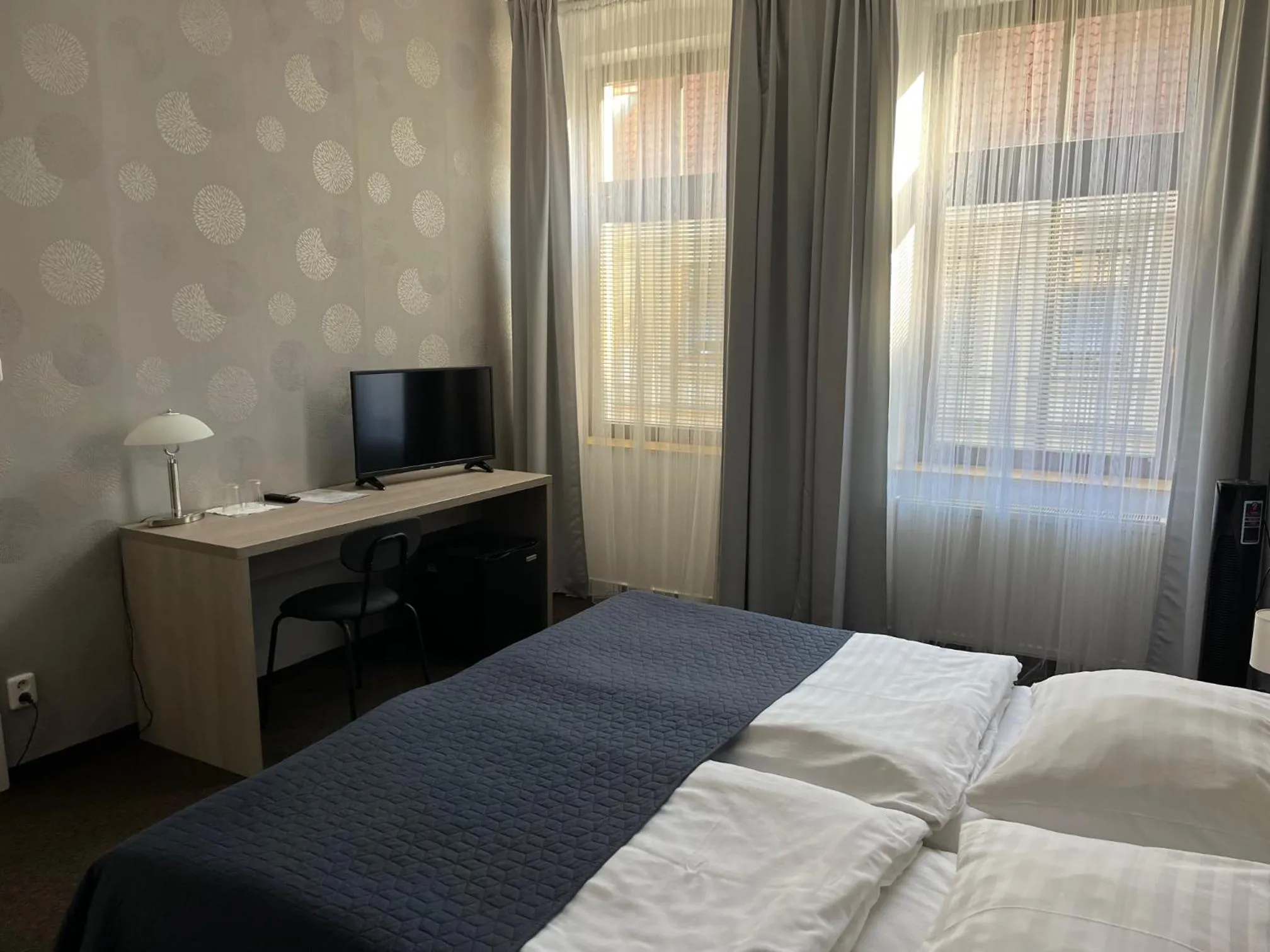 Text overlay, Bed in Hotel U Dvou medvídků