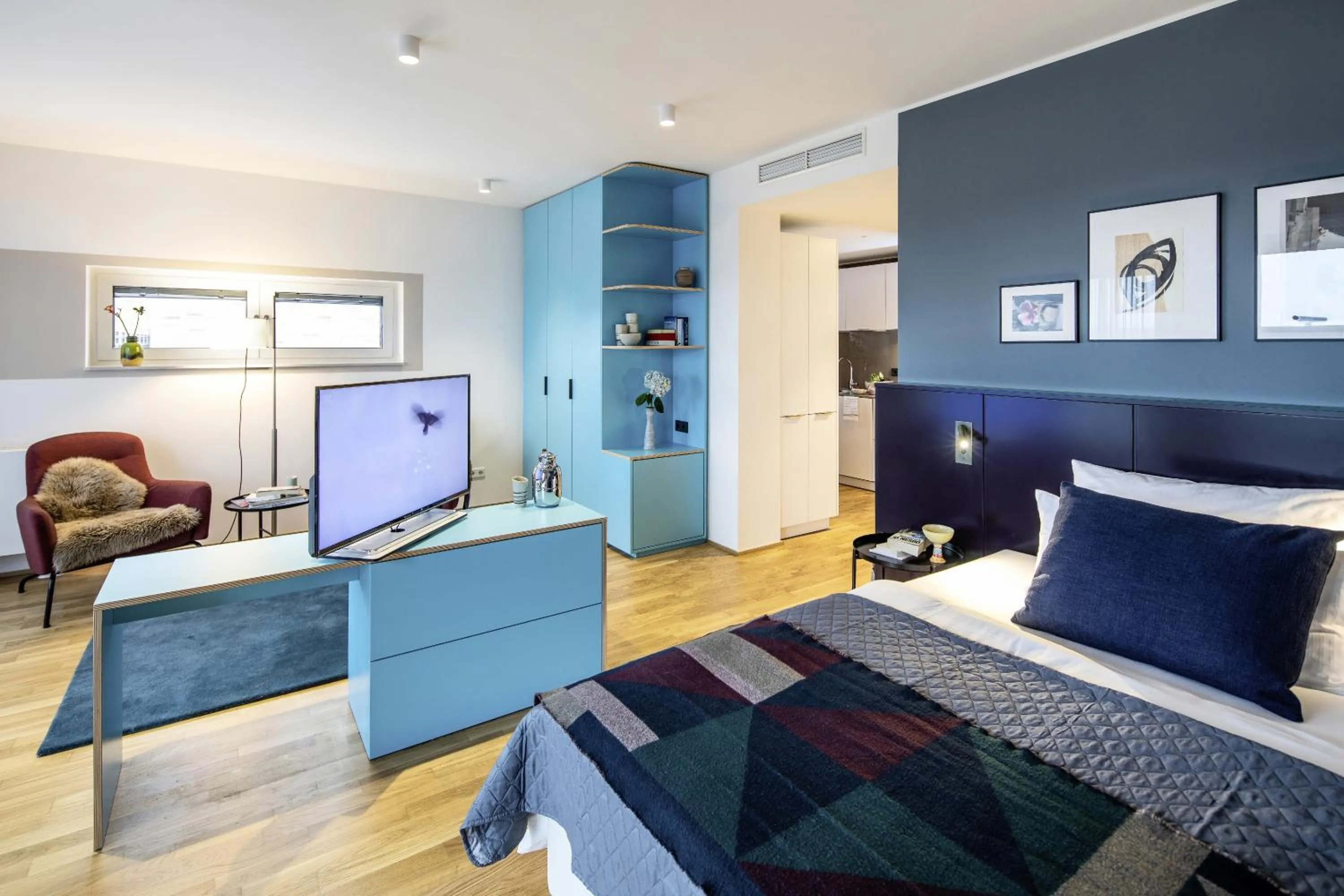 Living room, Bed in THE FLAG Oskar M.