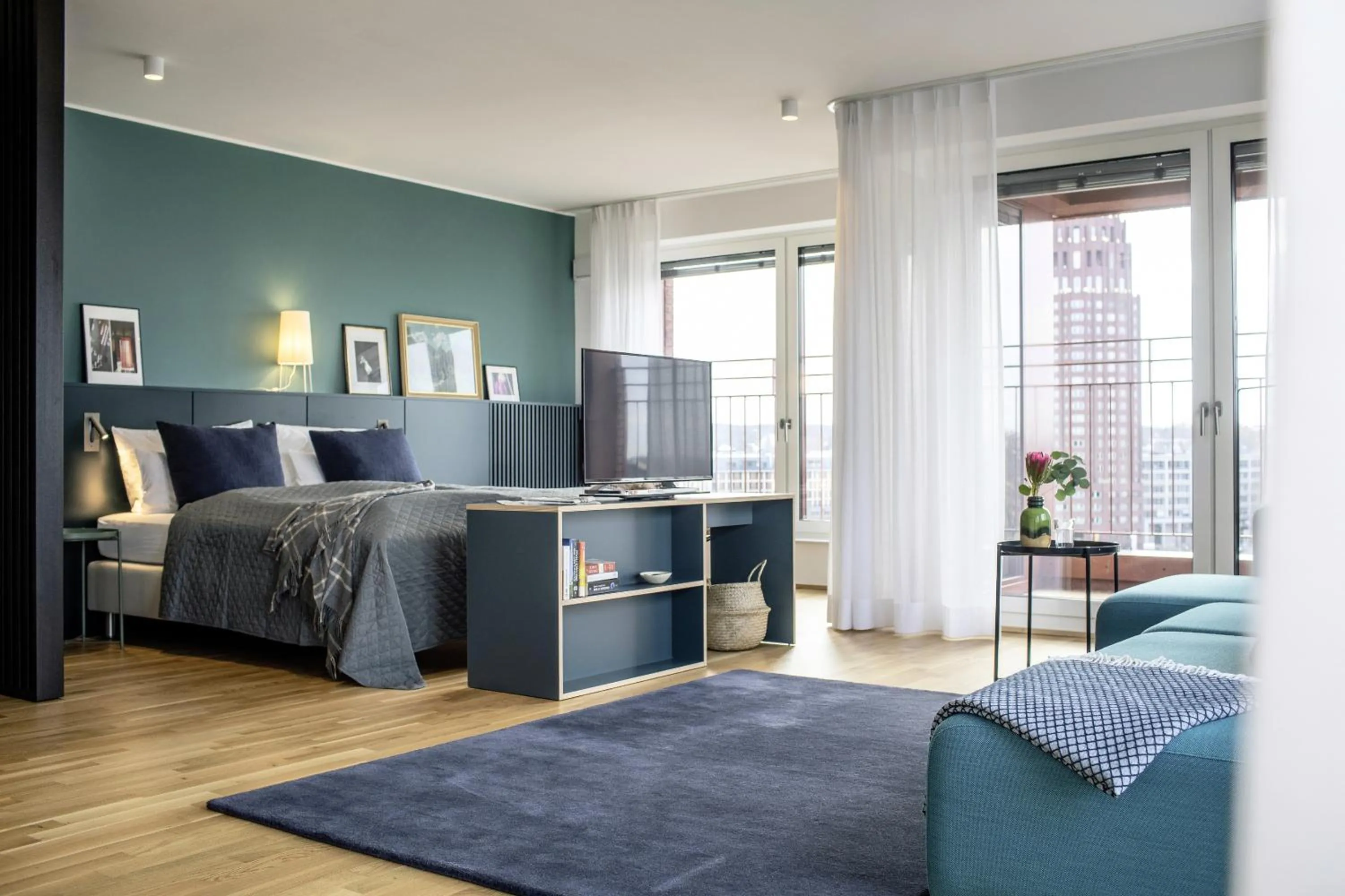 Bed in THE FLAG Oskar M.