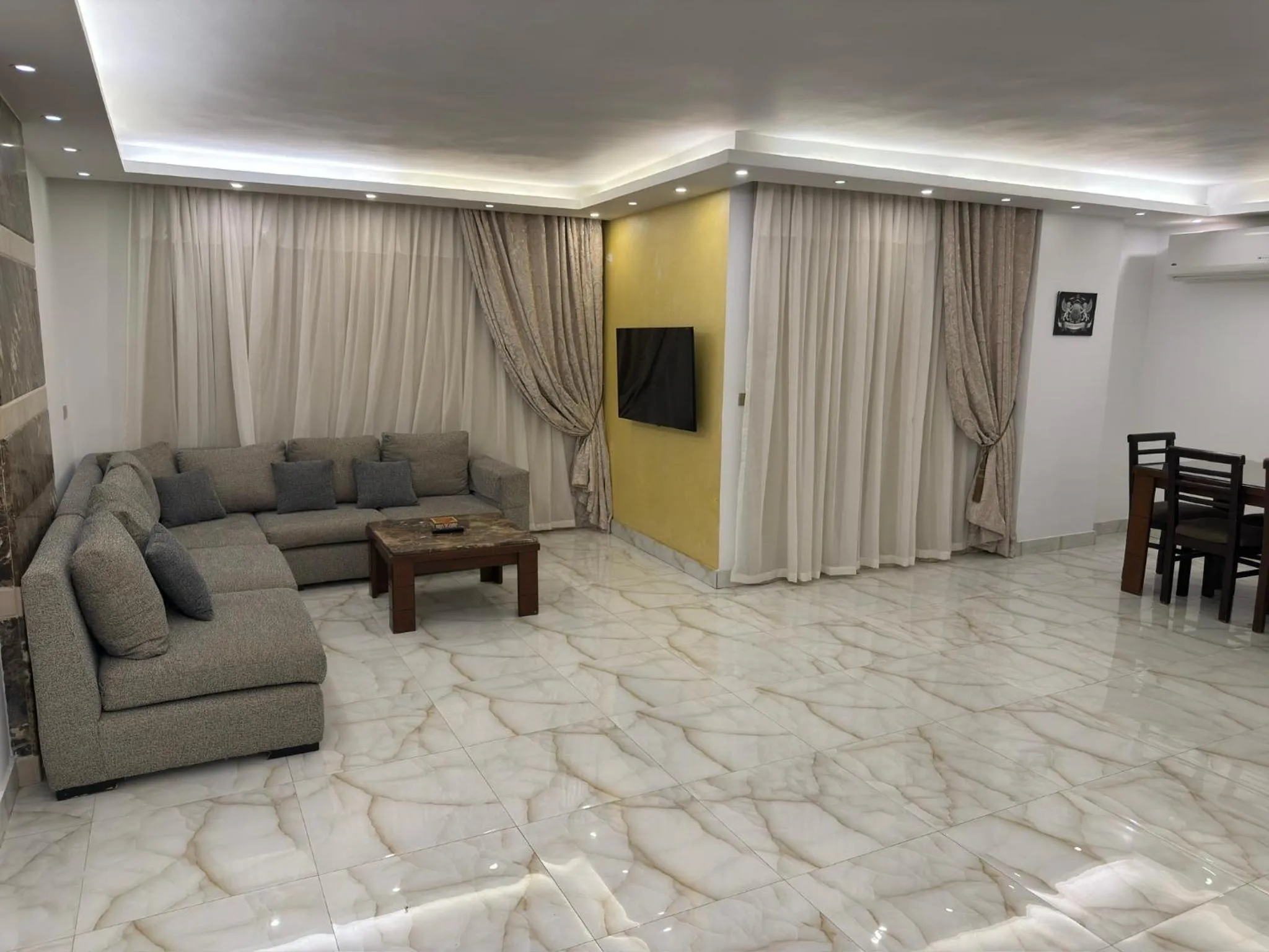 Le Royal Residence 3