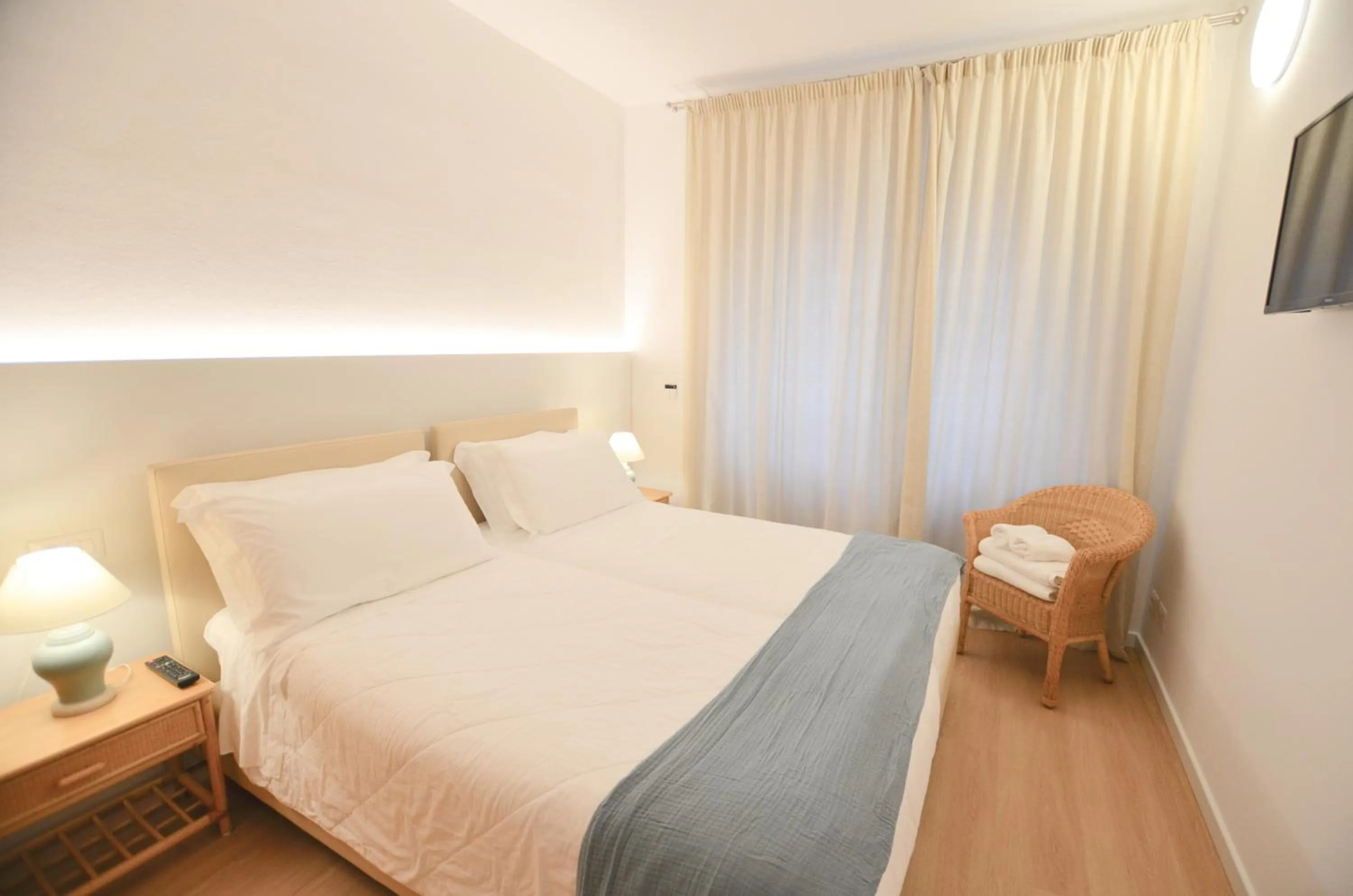 Bedroom, Bed in Villa Phoenix - Lake Apartments