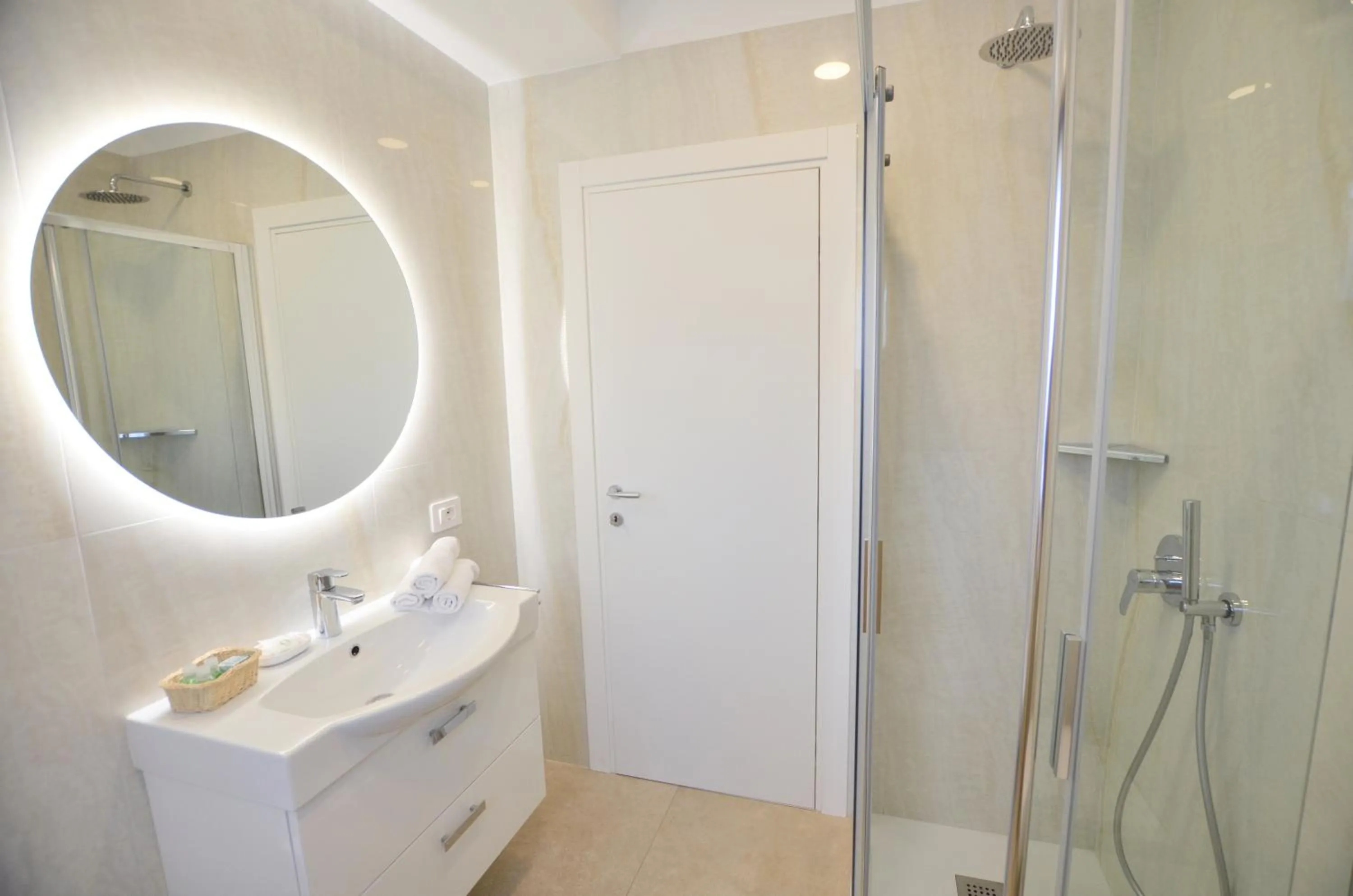 Bathroom in Villa Phoenix - Lake Apartments