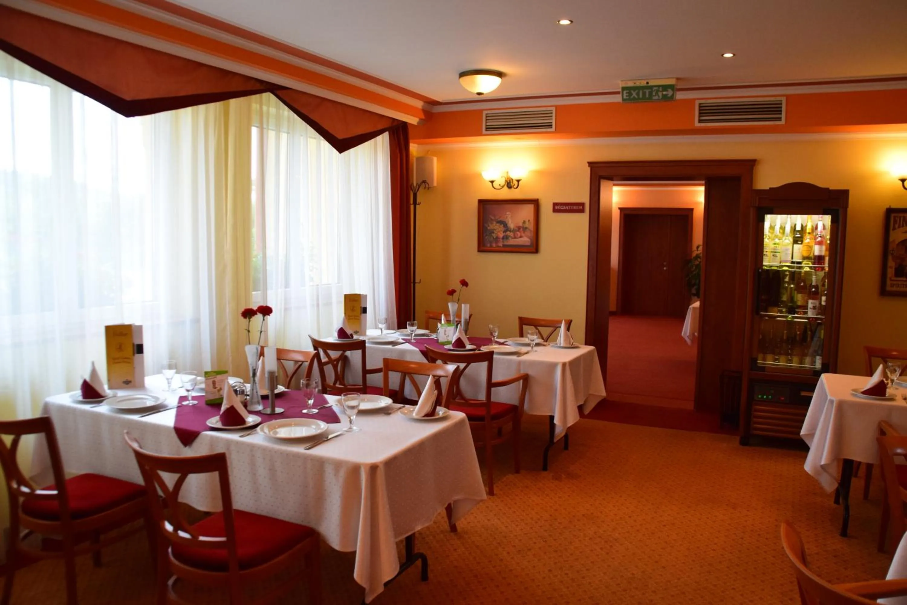 Restaurant/places to eat in Hotel Lukács Superior