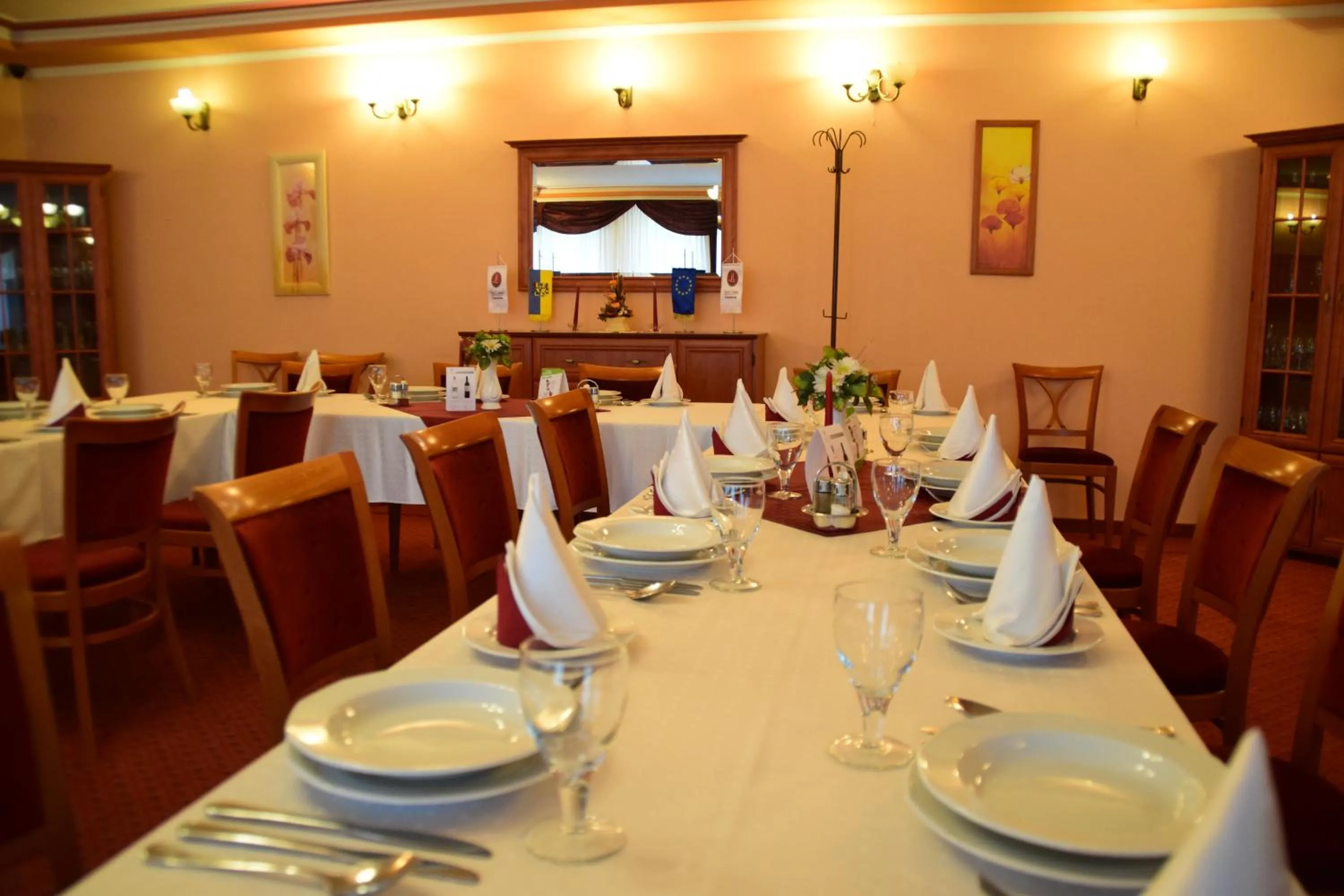 Restaurant/places to eat in Hotel Lukács Superior