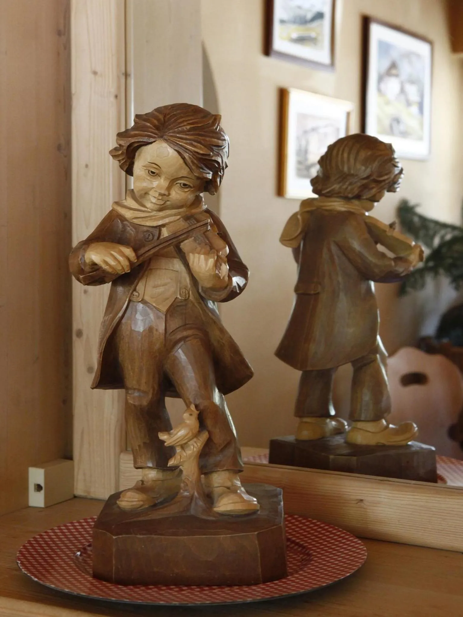 Decorative detail in Garni Ortles