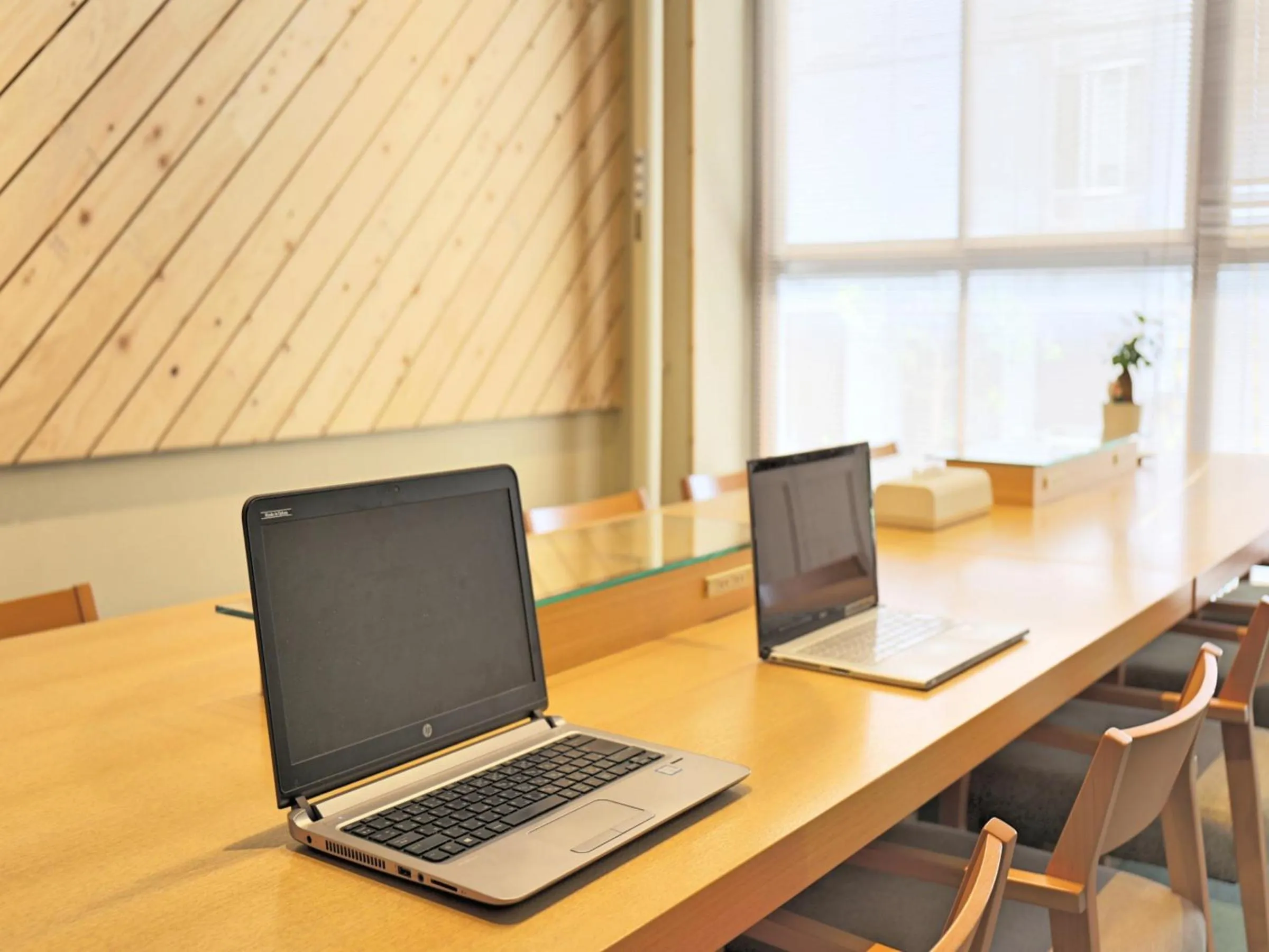 Communal lounge/ TV room in TRAVEL&BOOK HOTEL HULATONCABIN TAKAMATSU