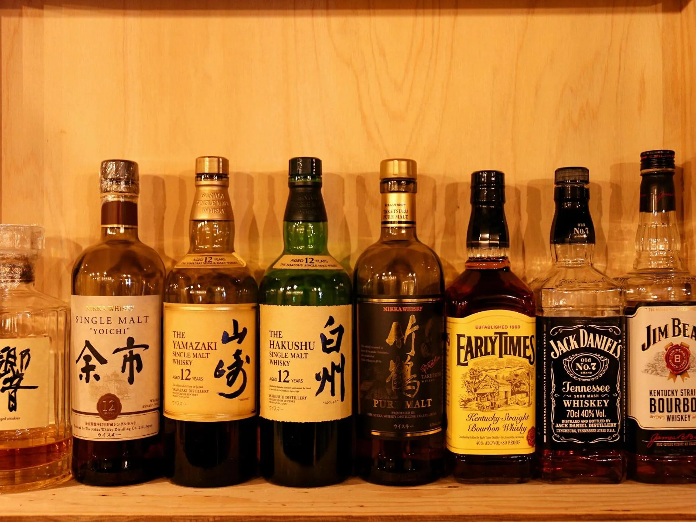 Lounge or bar in TRAVEL&BOOK HOTEL HULATONCABIN TAKAMATSU