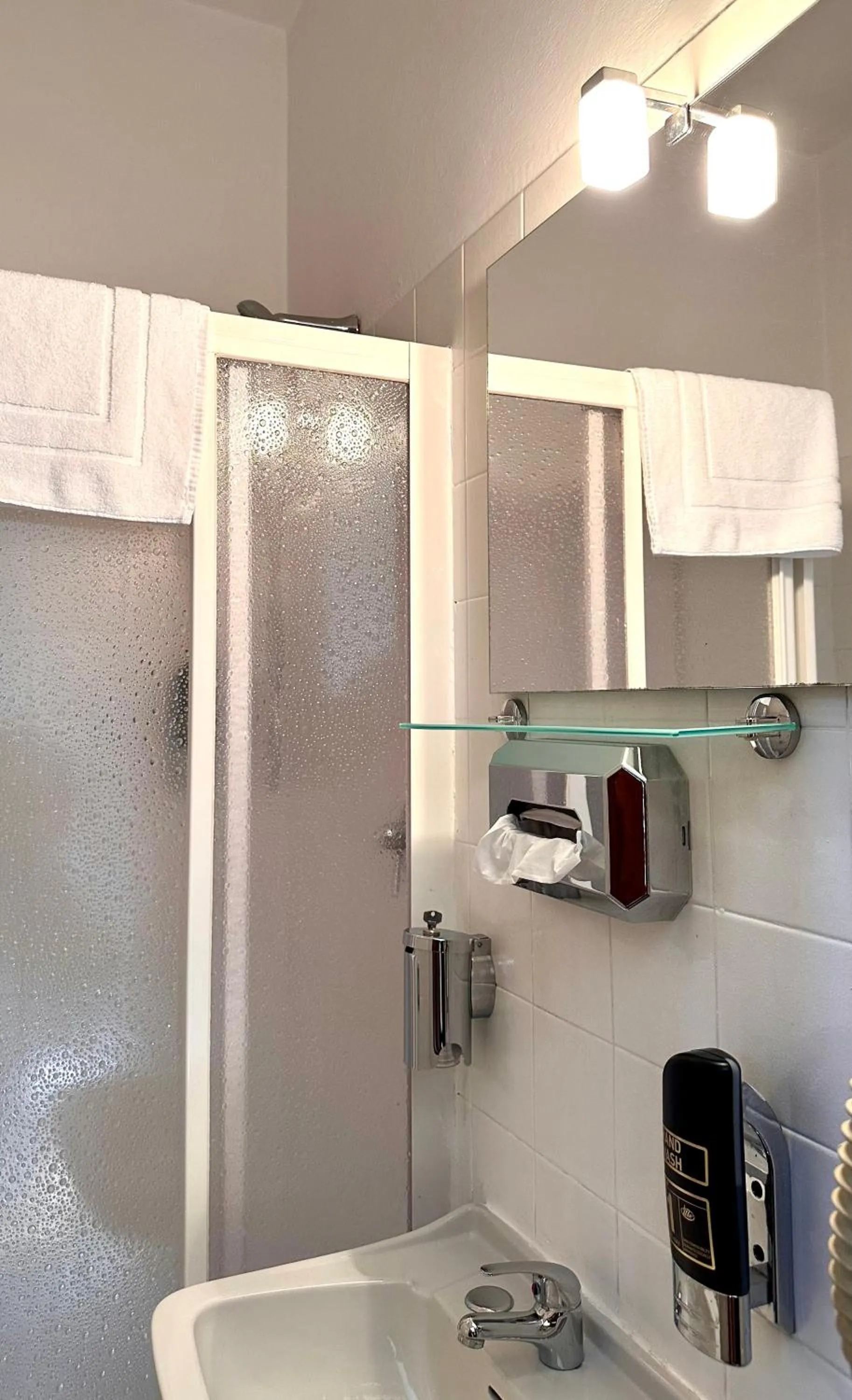 Shower in Albergo Varone