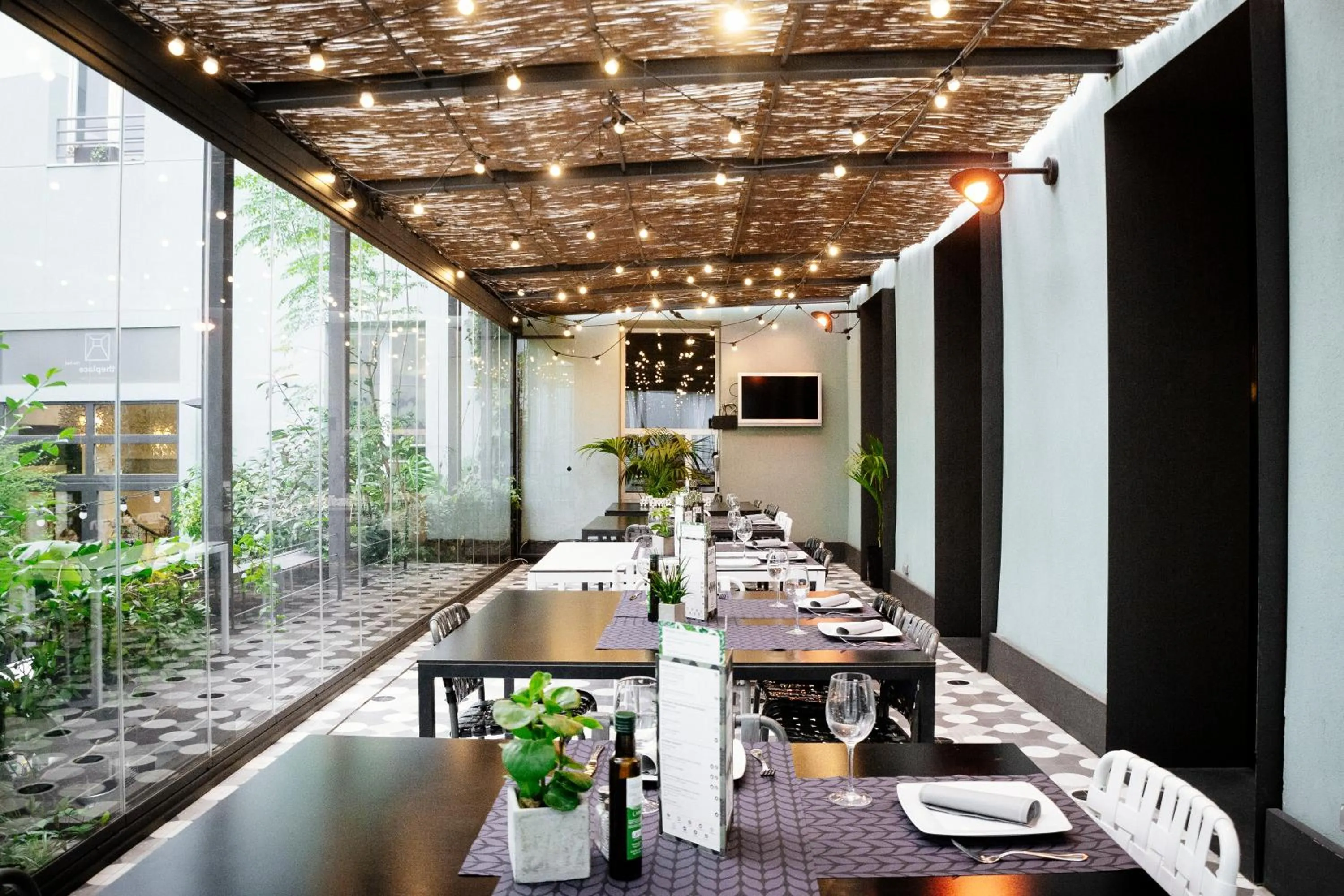 Restaurant/places to eat in Petit Palace Santa Bárbara