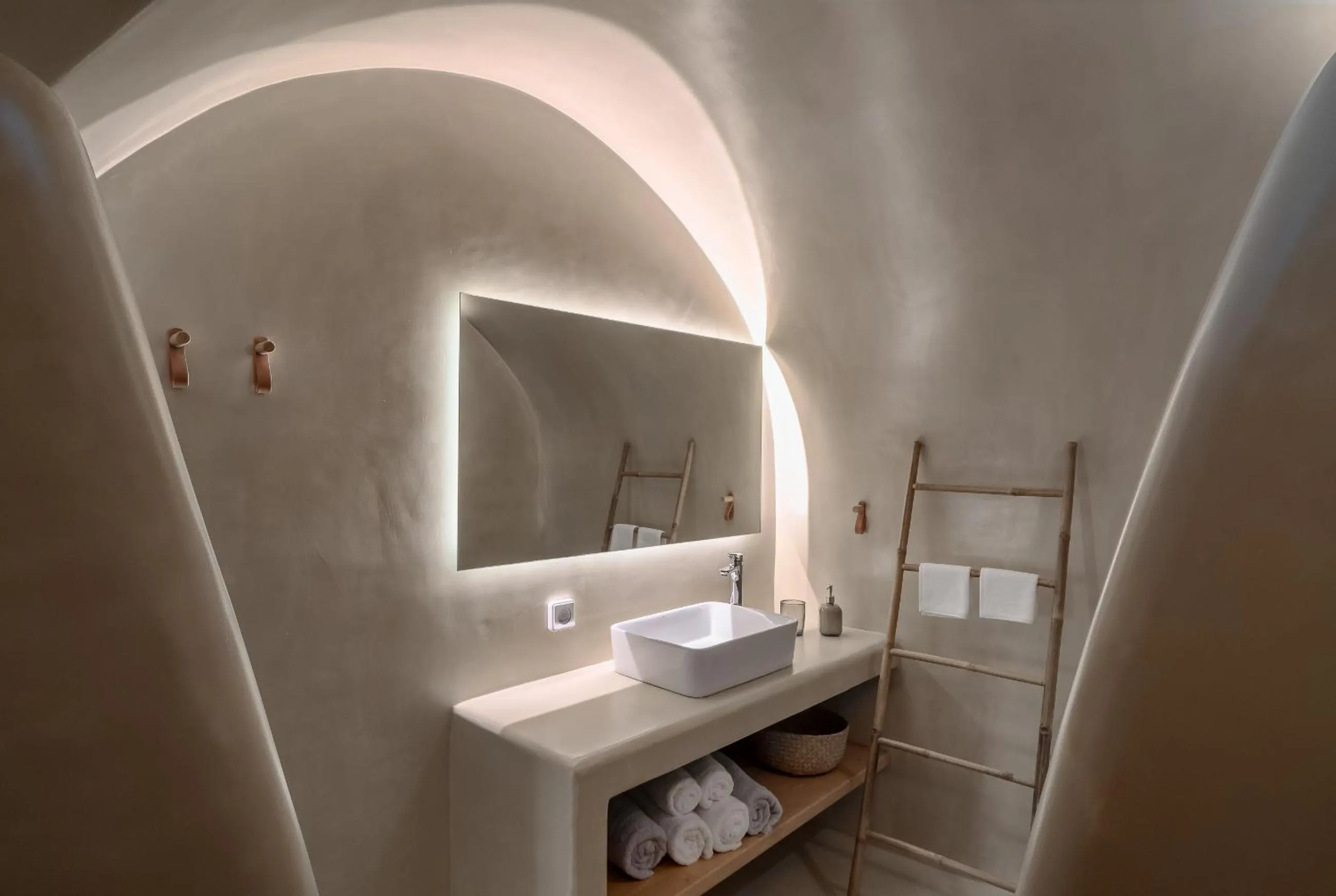 Shower in Nalas Suites