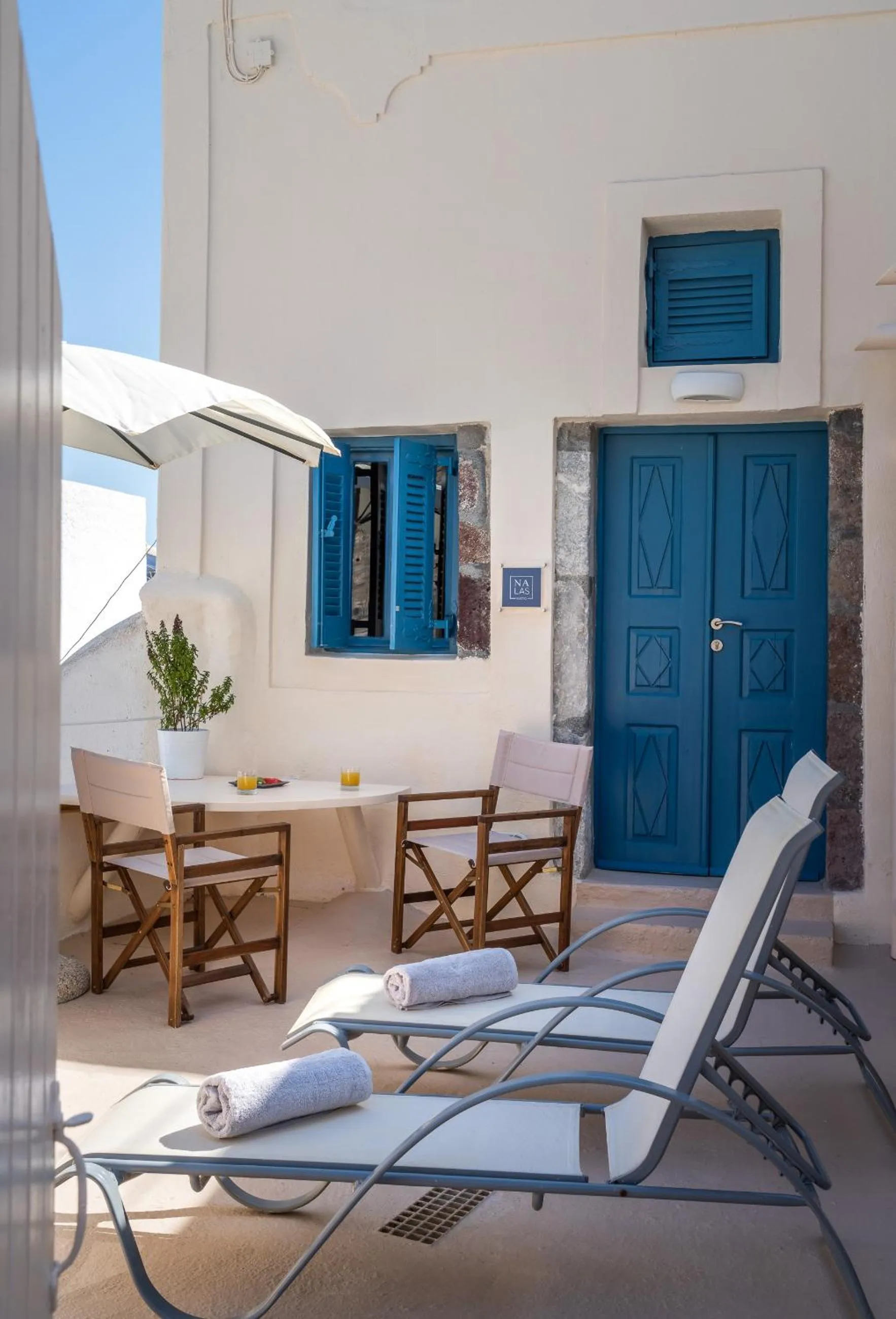 Facade/entrance in Nalas Suites