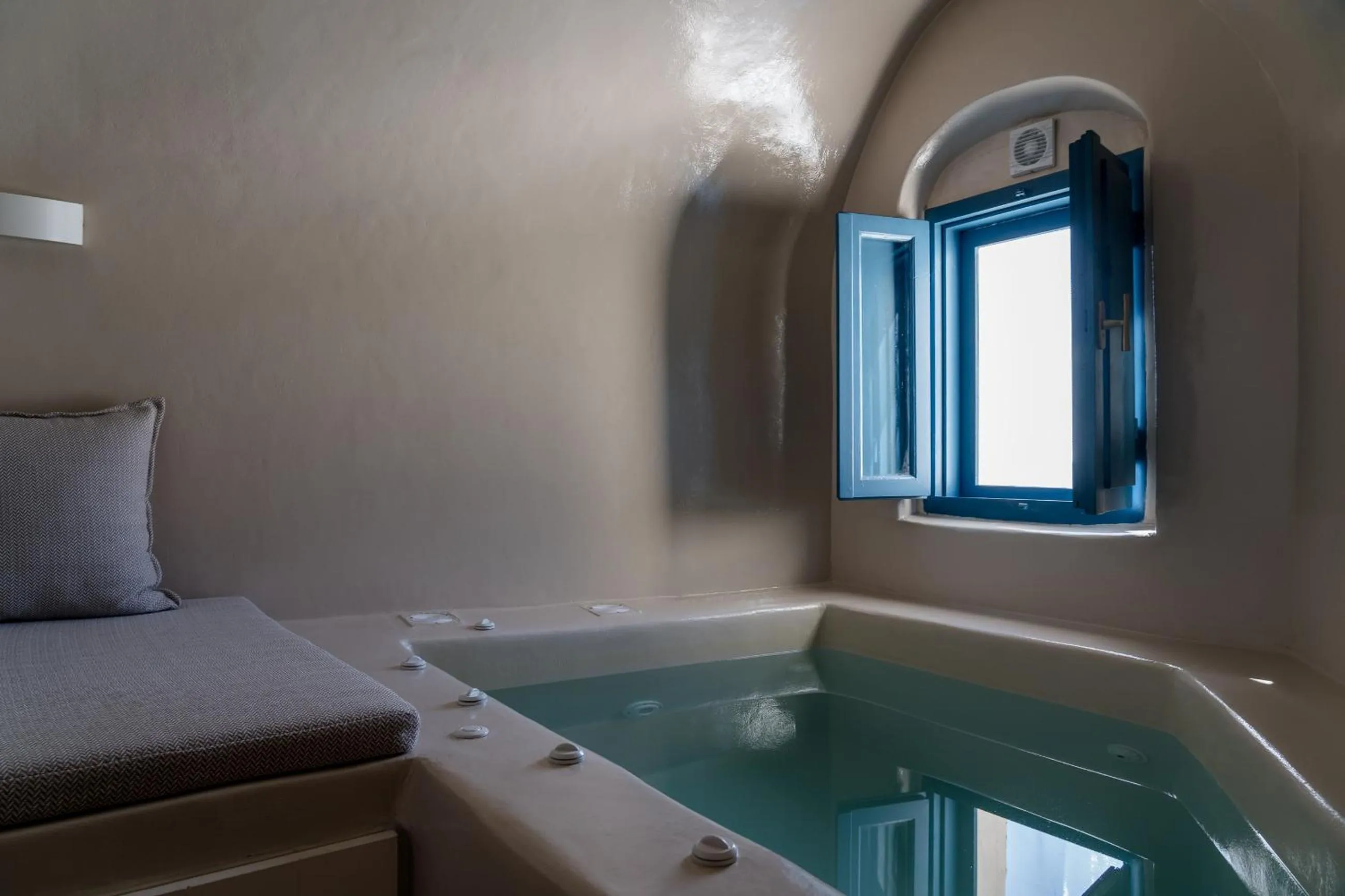 Hot Tub in Nalas Suites