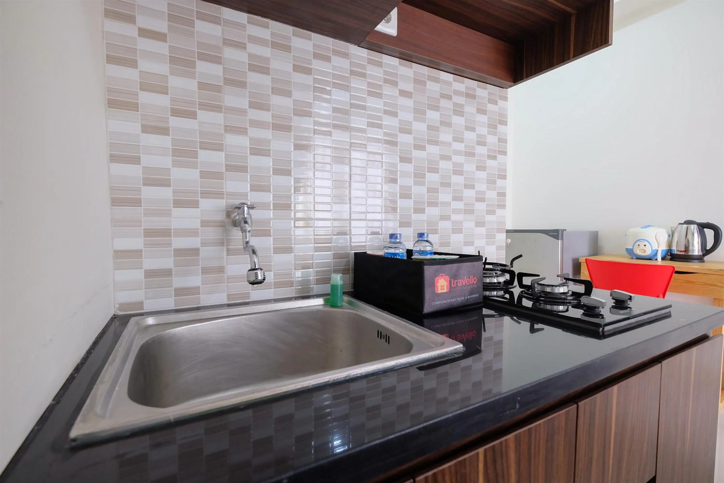 Comfy Studio Apartment @ Green Pramuka City By Travelio