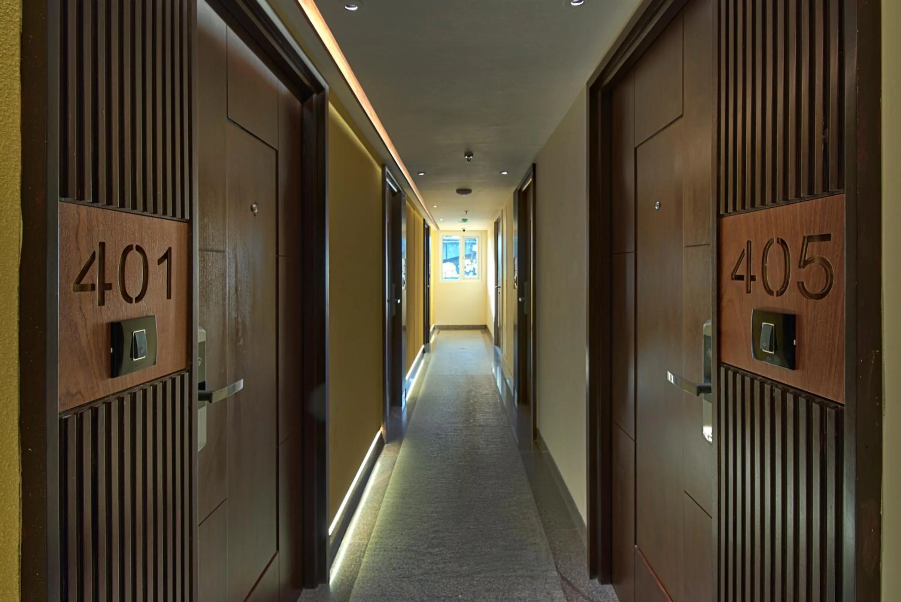 Certificate/Award in ICON Boutique by Bhagini