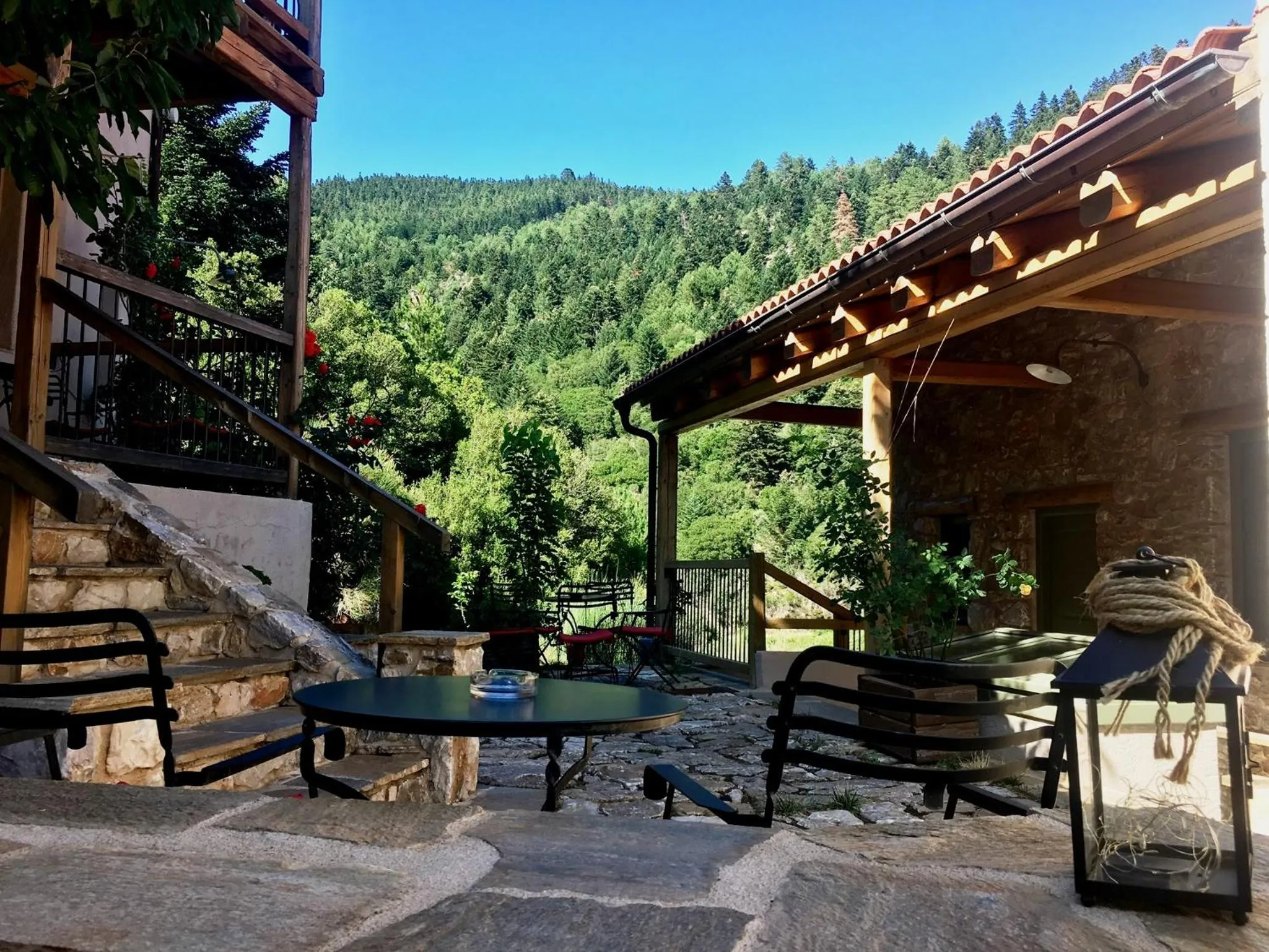 Facade/entrance in Pritanio