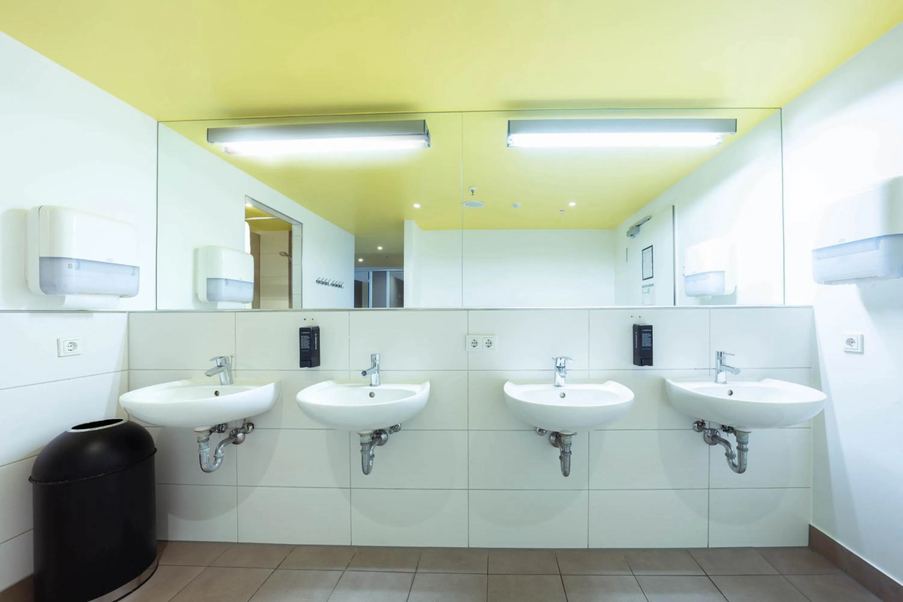 Bathroom in Generator Berlin Alexanderplatz