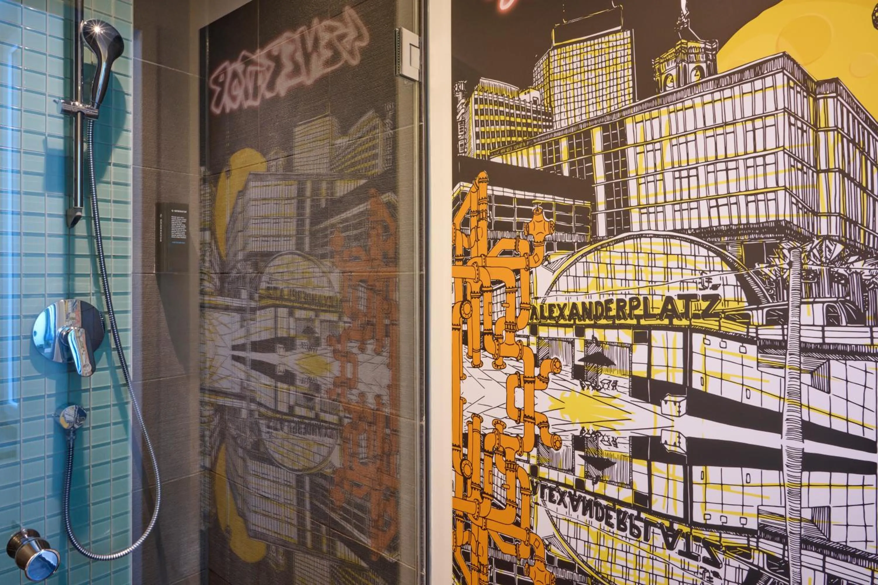 Shower in Generator Berlin Alexanderplatz