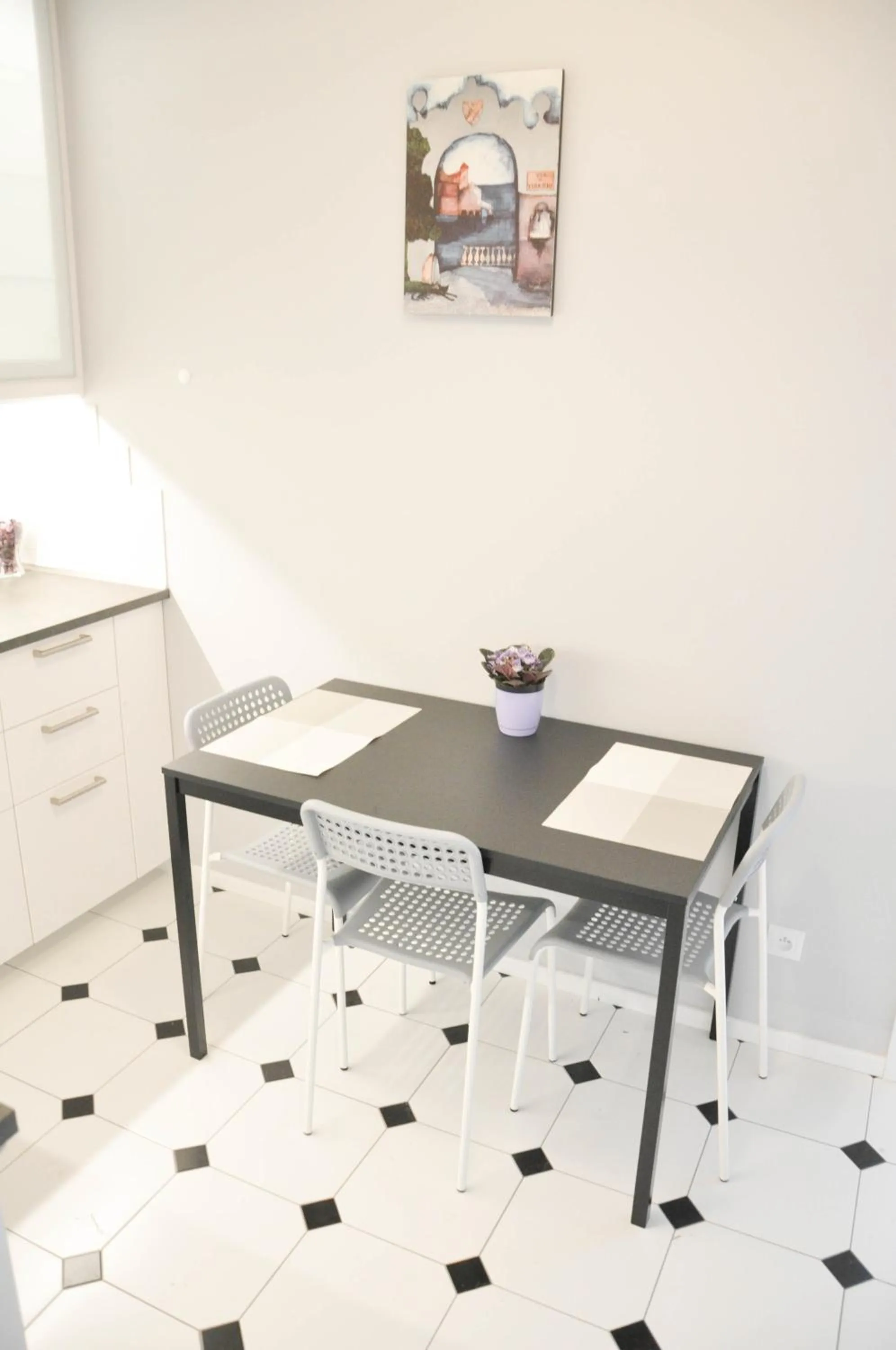 Communal kitchen, Dining Area in HaLo Rooms City Centre