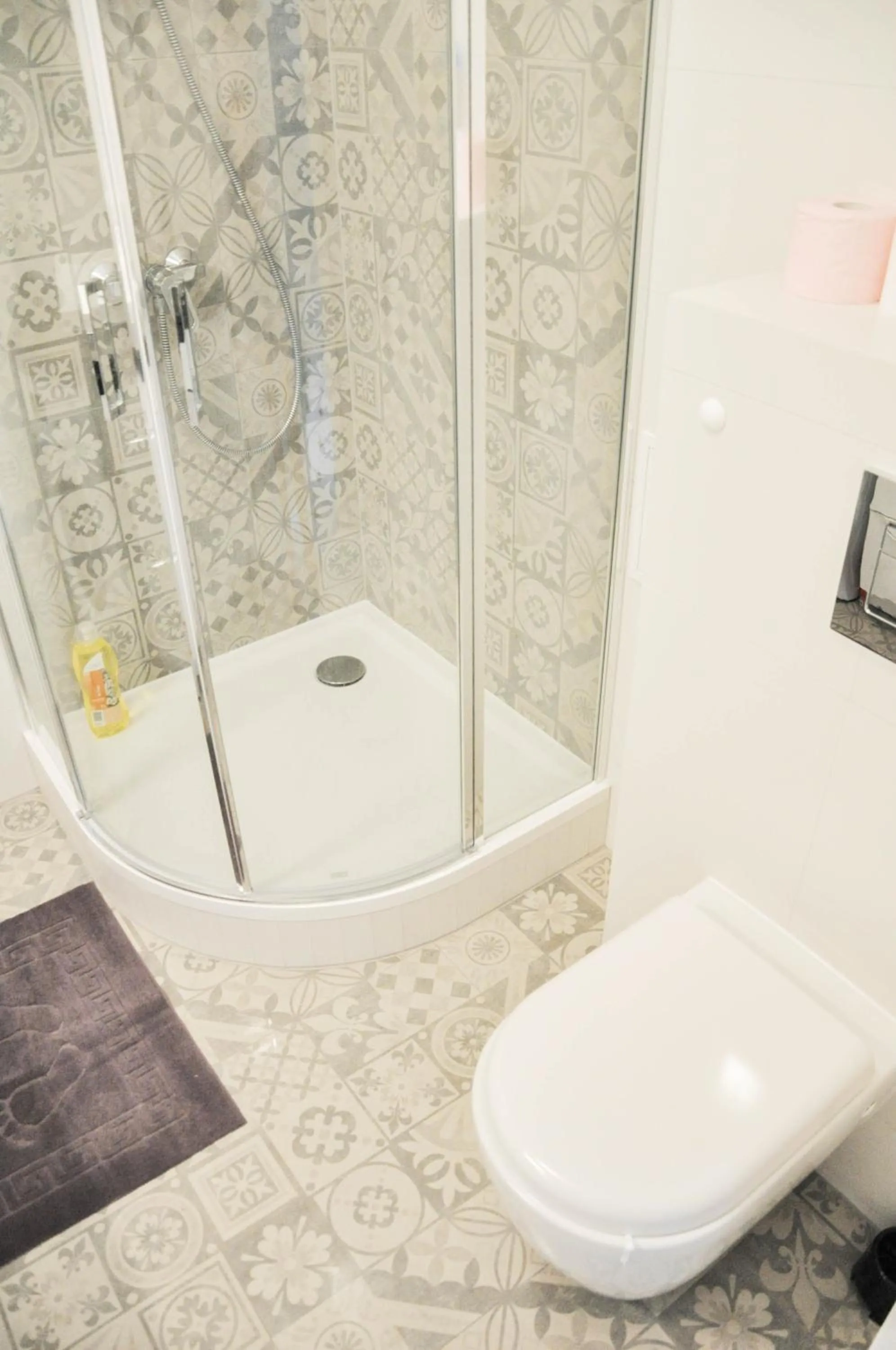 Shower, Bathroom in HaLo Rooms City Centre
