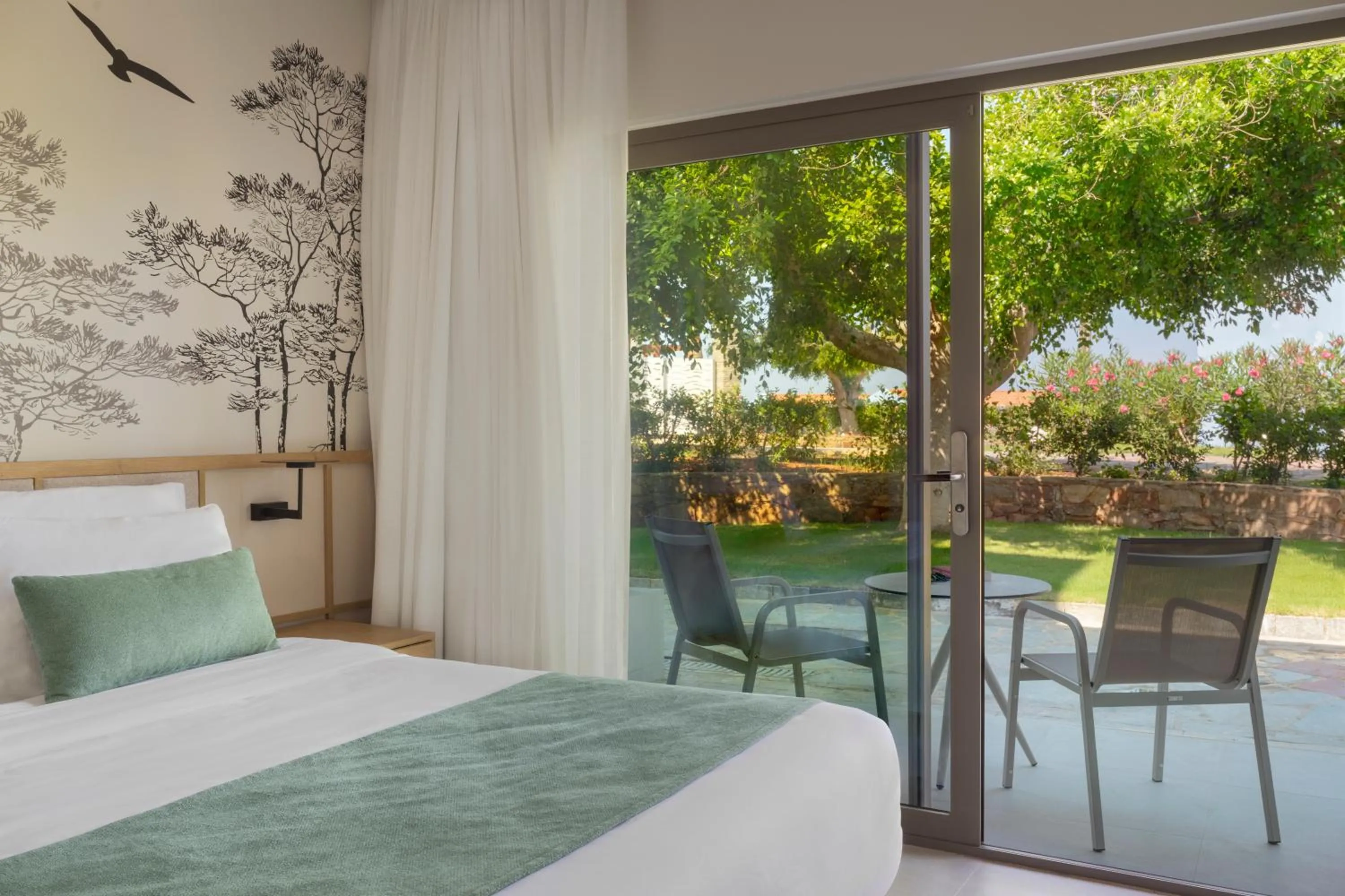 Garden, Bed in Iberostar Waves Creta Panorama & Mare