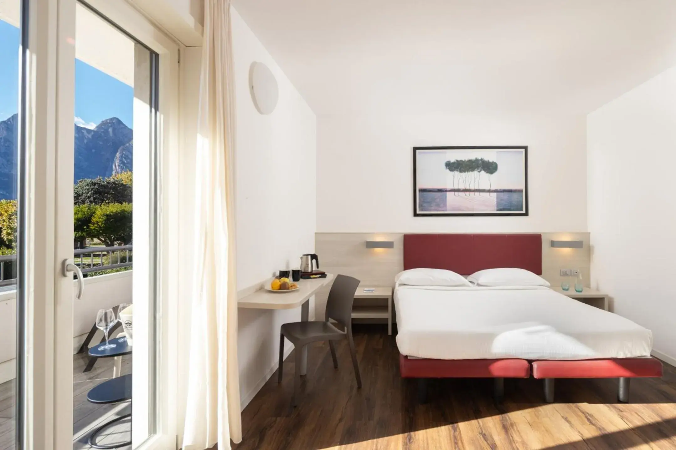 Deluxe Double or Twin Room with Garden View in Hotel Villa Claudia Deluxe Double or Twin Room with Garden View in Hotel Villa Claudia