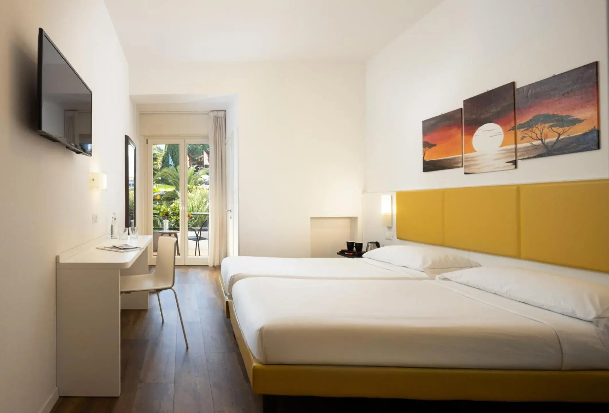 Standard Double or Twin Room with Balcony in Hotel Villa Claudia Standard Double or Twin Room with Balcony in Hotel Villa Claudia