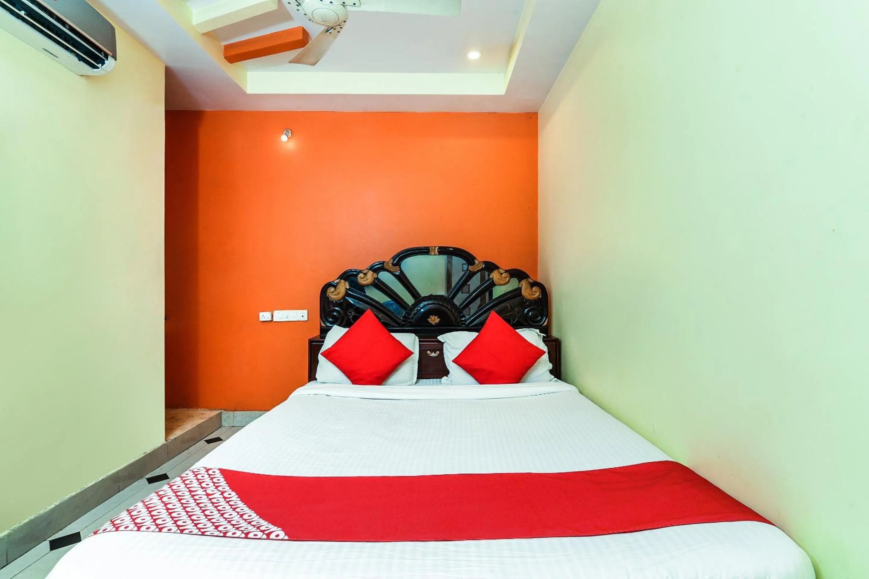 Bedroom, Bed in Hotel O Sindhura Guest House