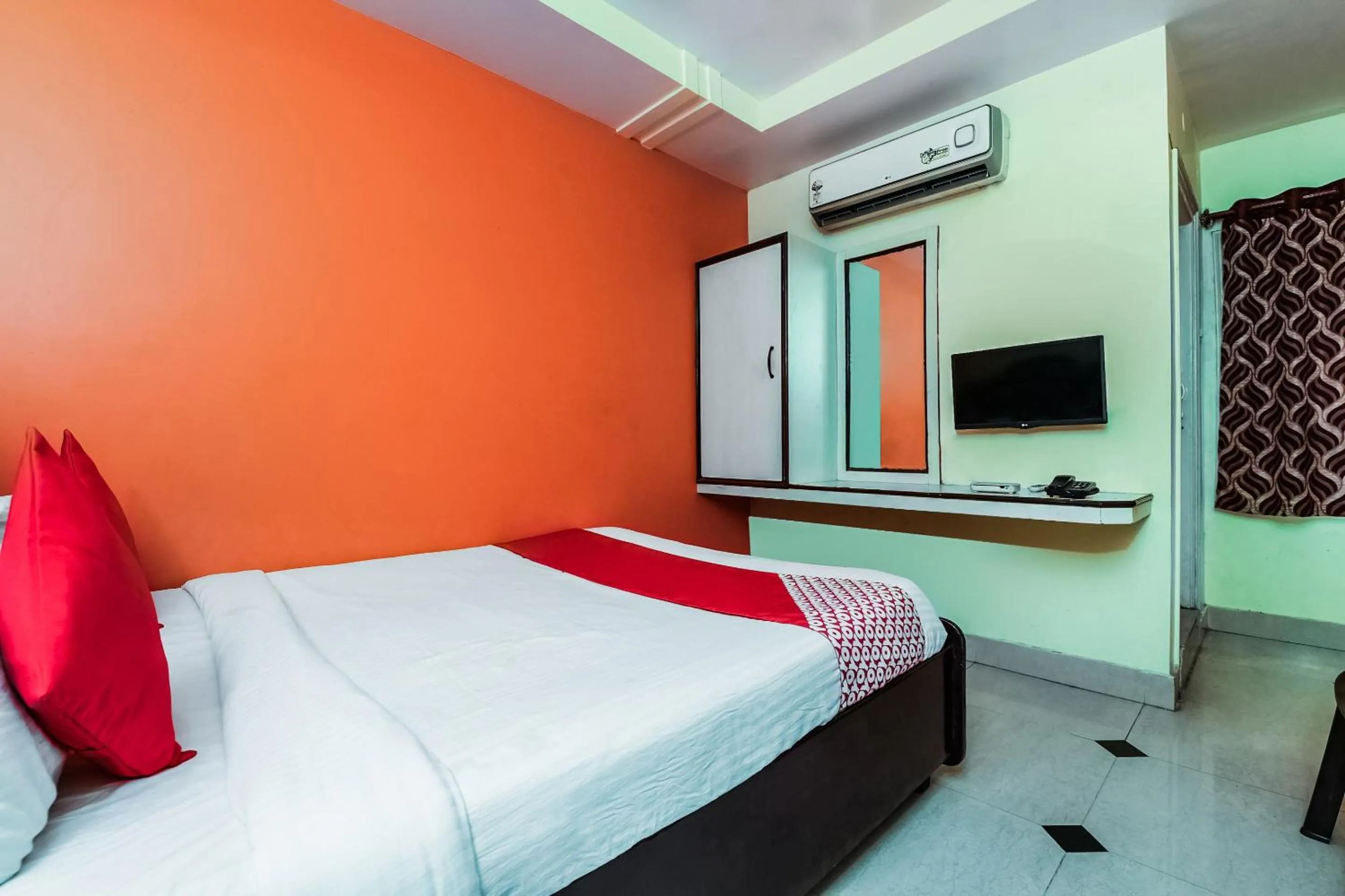 Bedroom, Bed in Hotel O Sindhura Guest House