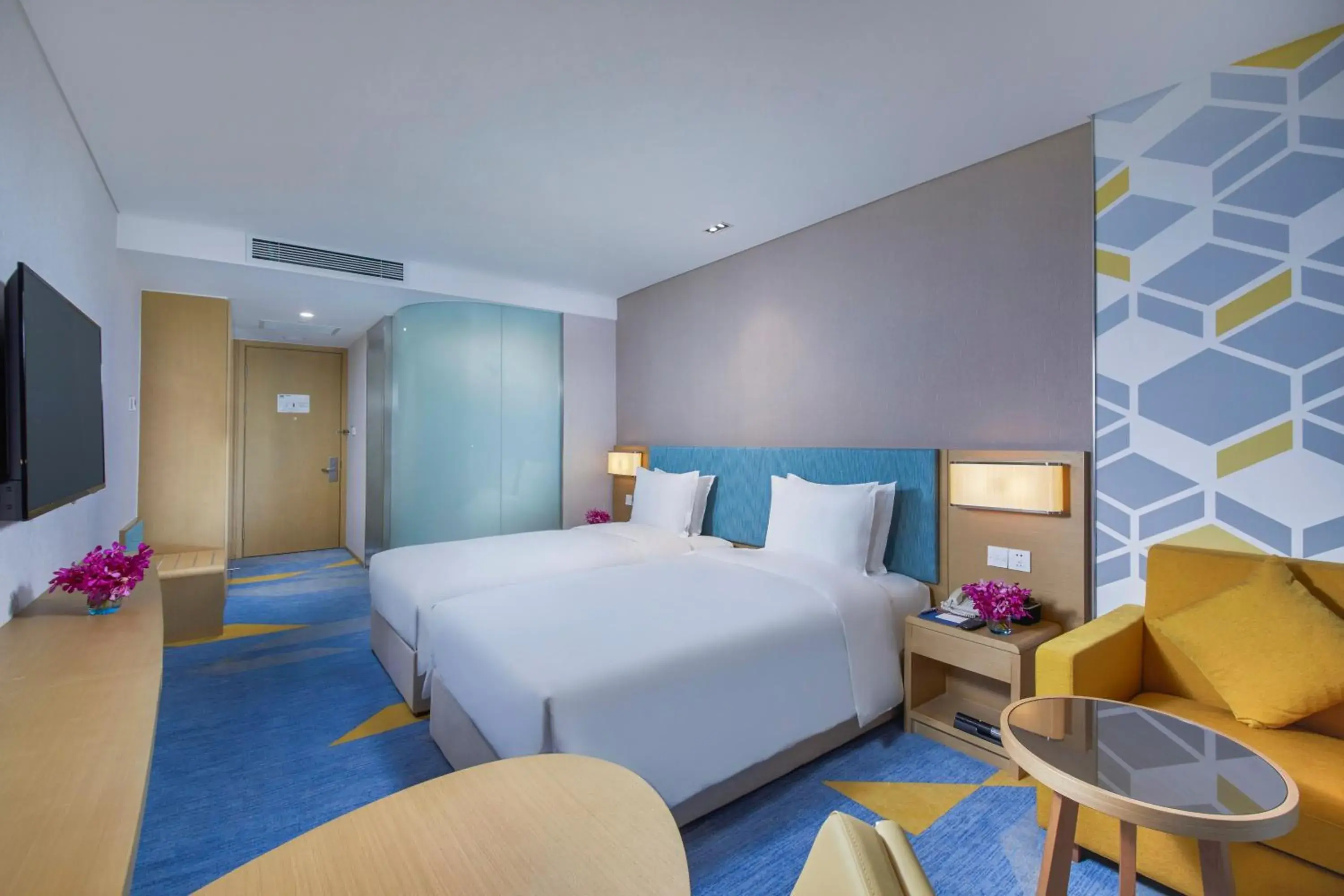 Photo of the whole room, Bed in Holiday Inn Express Zhengzhou Longzi Lake by IHG Photo of the whole room, Bed in Holiday Inn Express Zhengzhou Longzi Lake by IHG