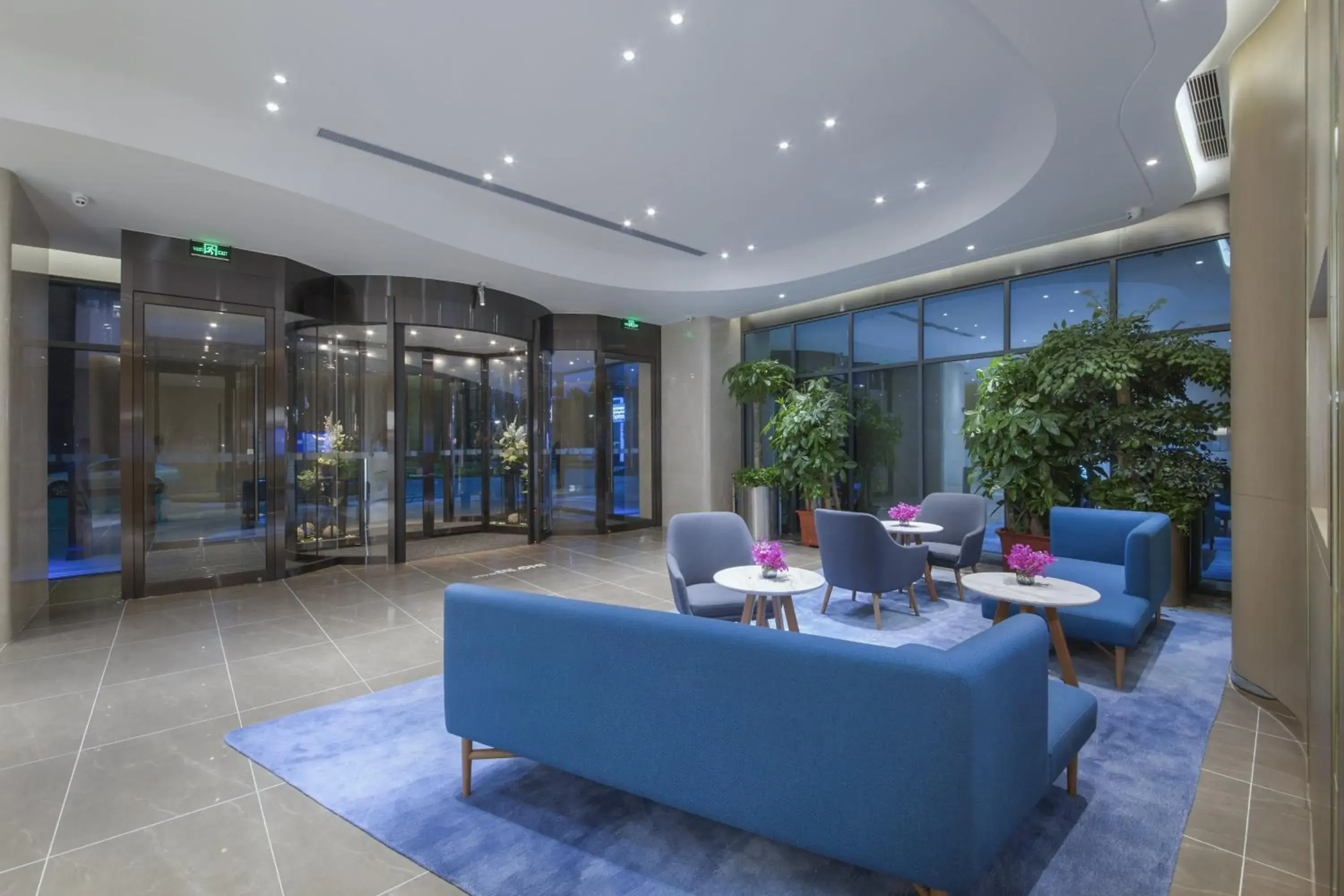 Property building in Holiday Inn Express Zhengzhou Longzi Lake by IHG Property building in Holiday Inn Express Zhengzhou Longzi Lake by IHG