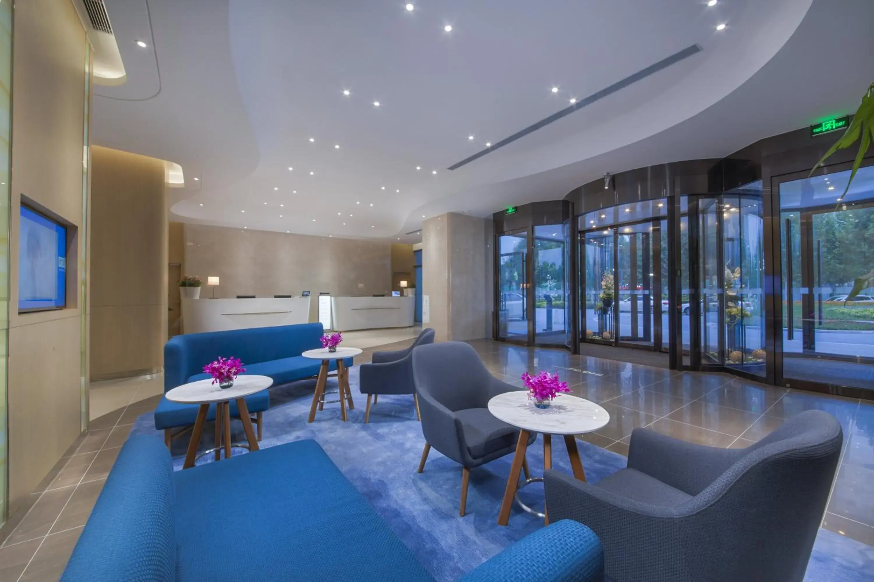 Property building in Holiday Inn Express Zhengzhou Longzi Lake by IHG Property building in Holiday Inn Express Zhengzhou Longzi Lake by IHG