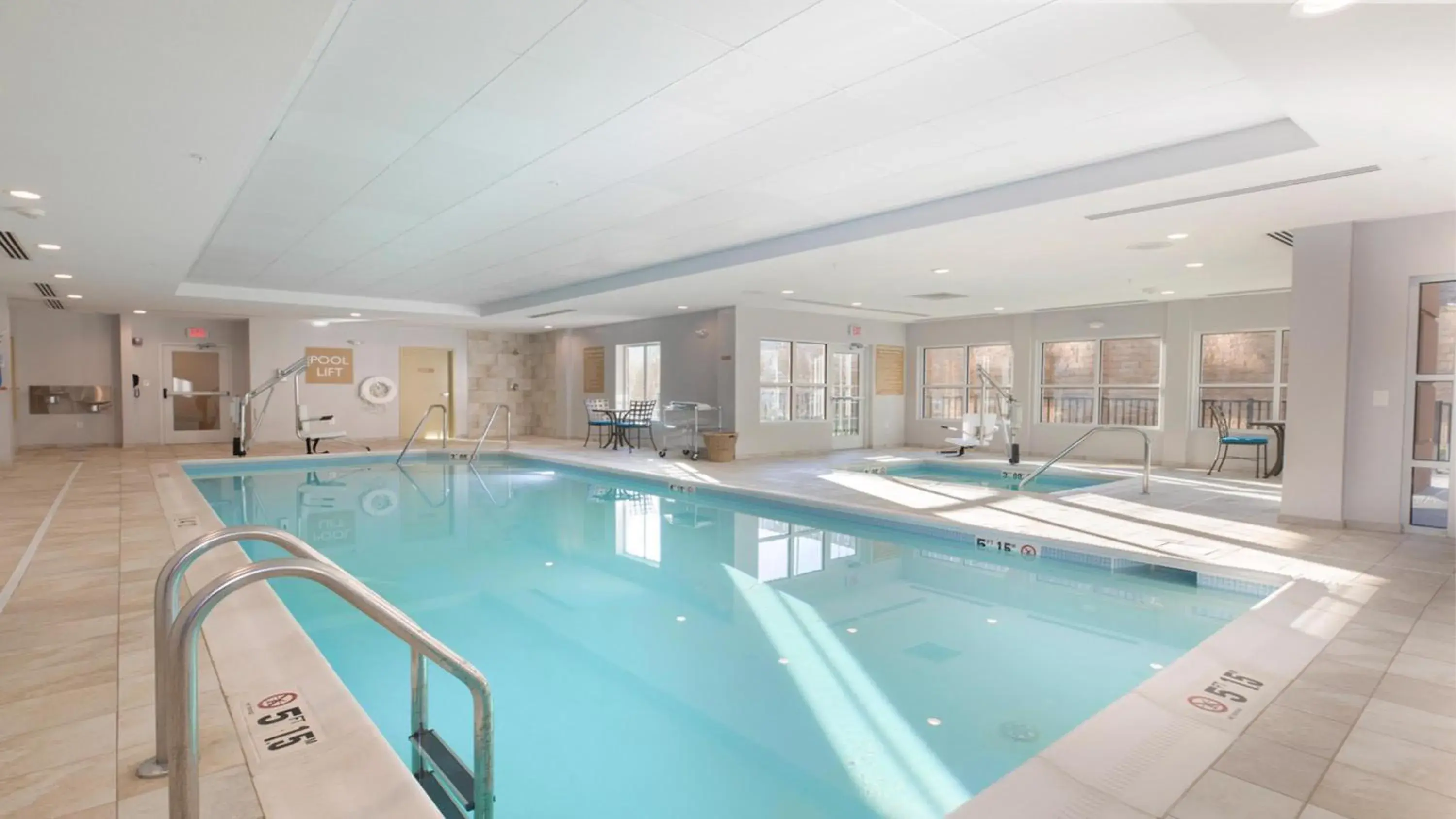 Swimming pool in Candlewood Suites - Dumfries - Quantico by IHG Swimming pool in Candlewood Suites - Dumfries - Quantico by IHG