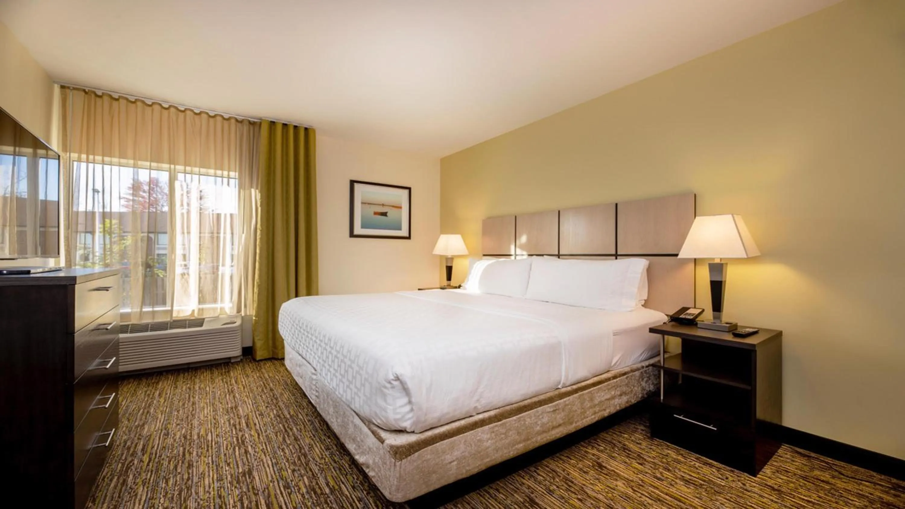 Photo of the whole room, Bed in Candlewood Suites - Dumfries - Quantico by IHG