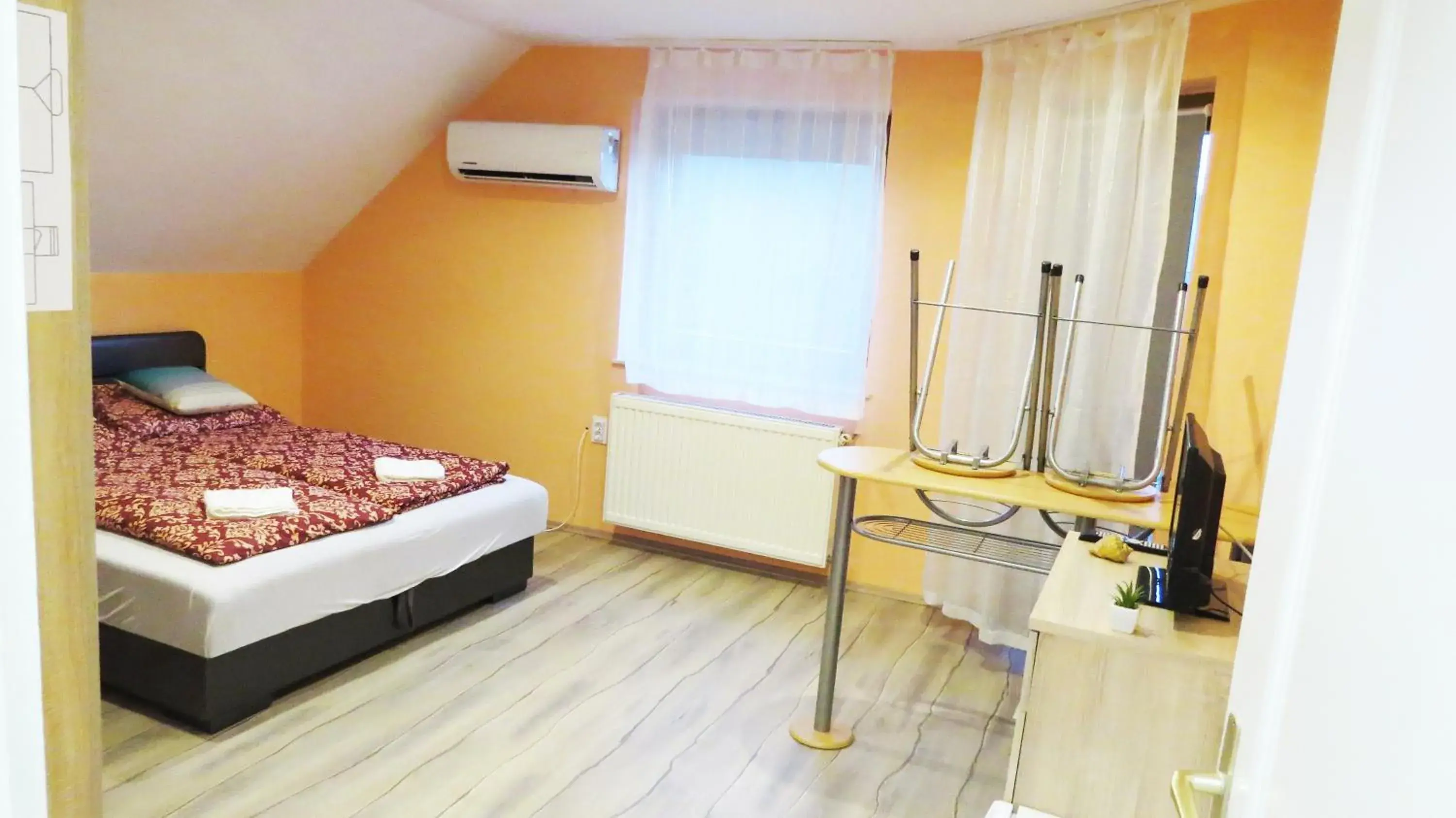 Twin Room with Garden View in Hőforrás Wellness Vendégház Twin Room with Garden View in Hőforrás Wellness Vendégház