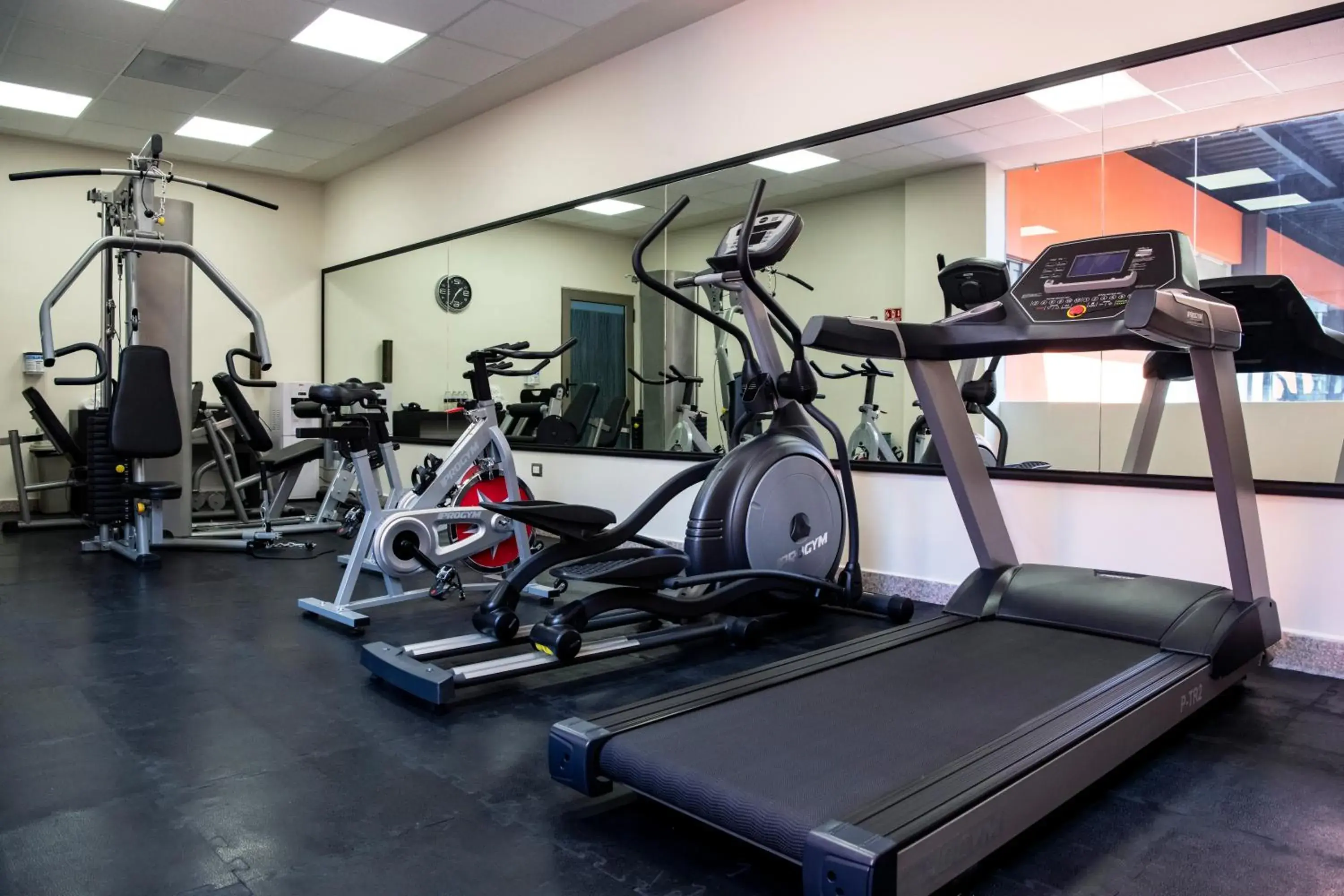 Fitness centre/facilities in Comfort Inn Irapuato Fitness centre/facilities in Comfort Inn Irapuato