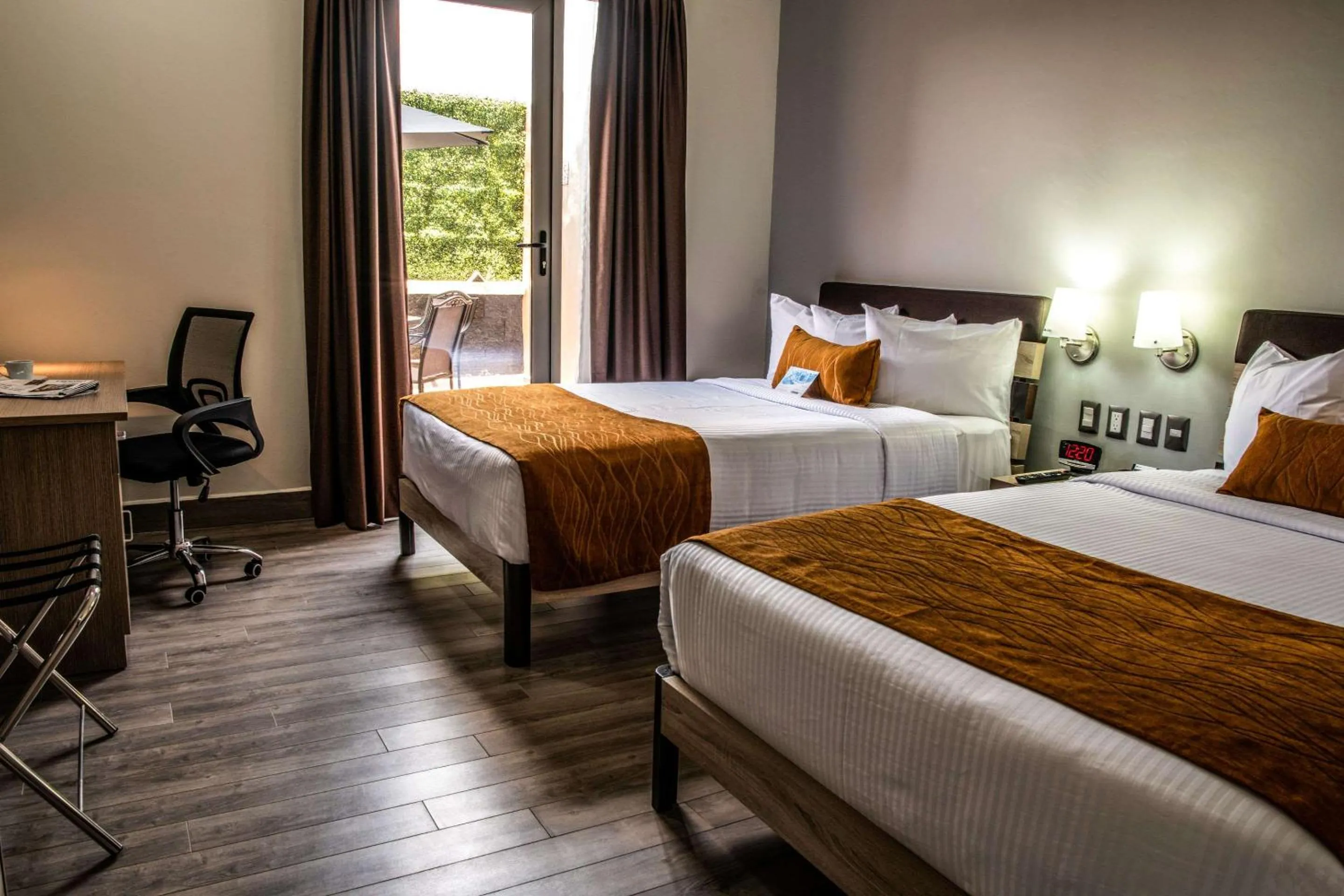 Photo of the whole room, Bed in Comfort Inn Irapuato