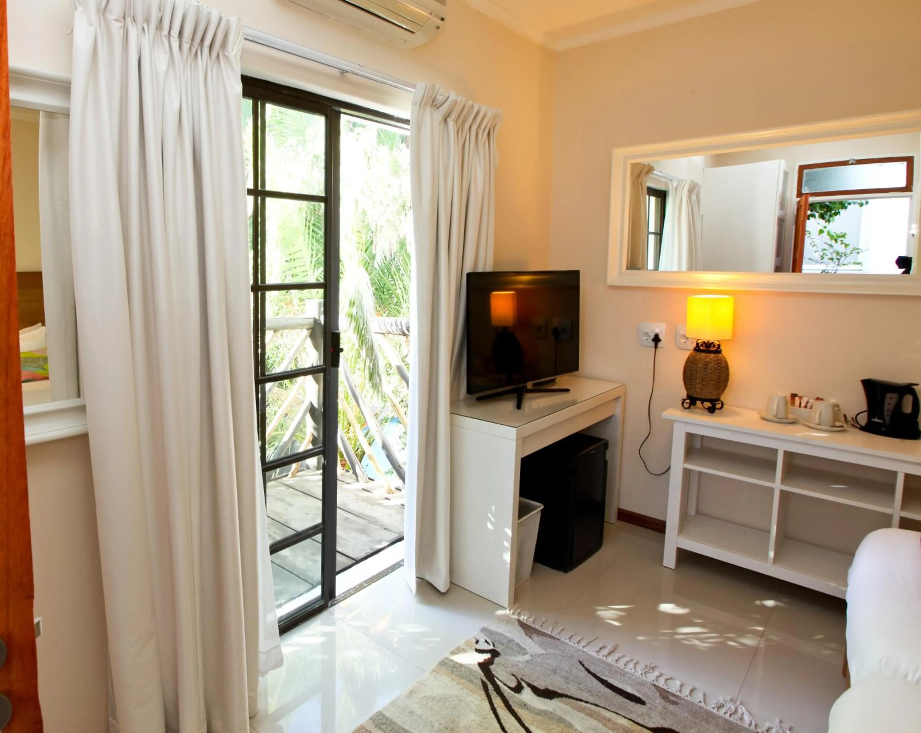 Day, Bed in Roof of Africa Hotel