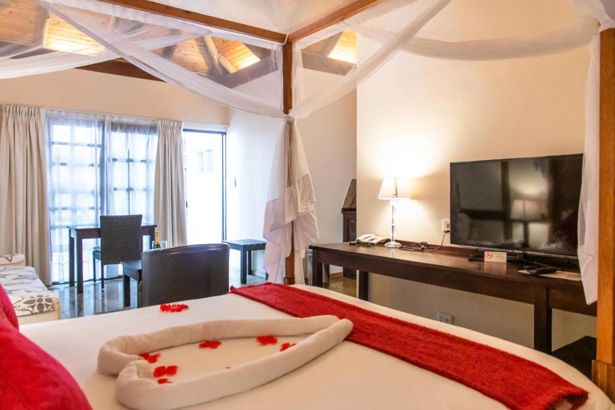 Bedroom, Bed in Roof of Africa Hotel