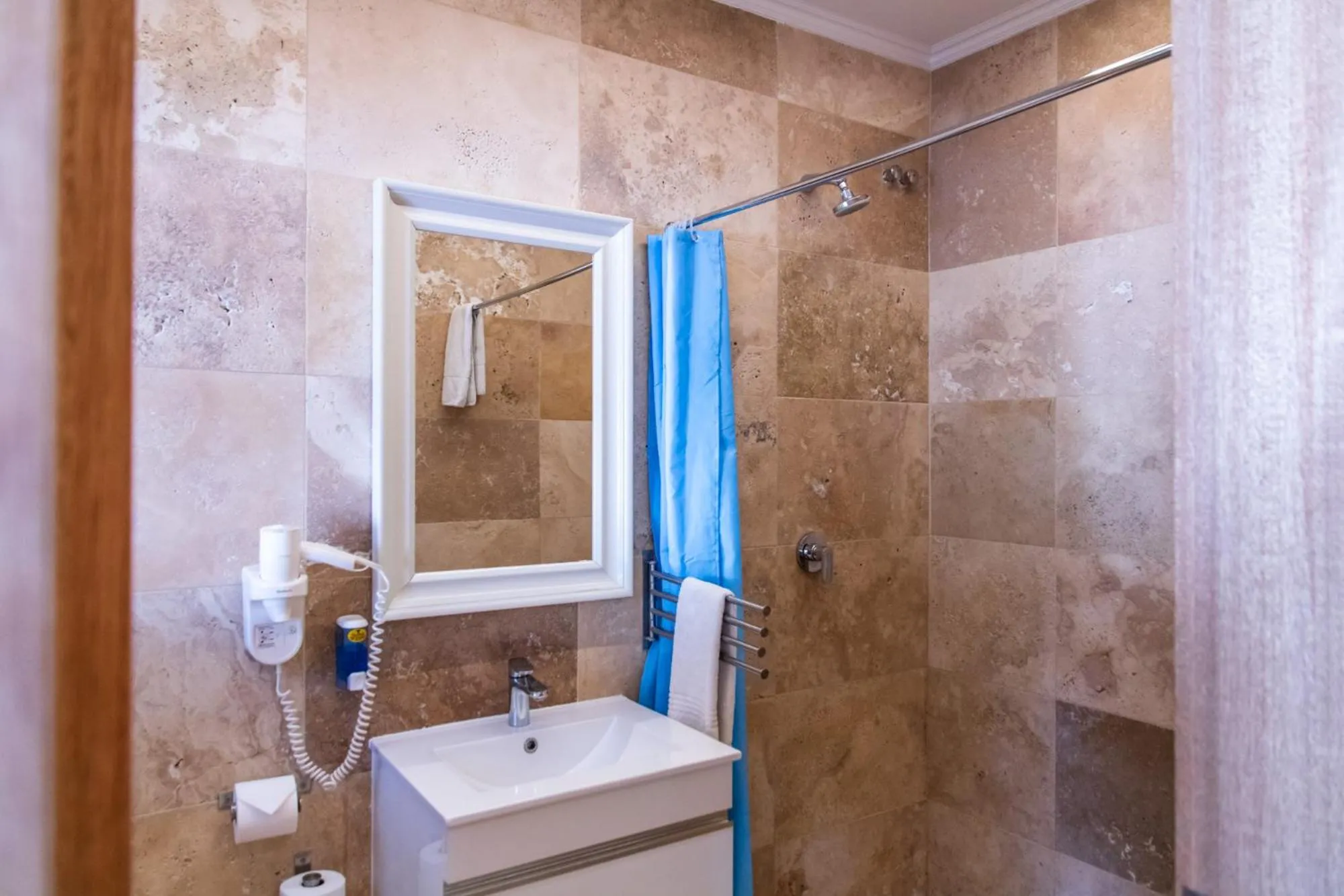 Bathroom in Roof of Africa Hotel