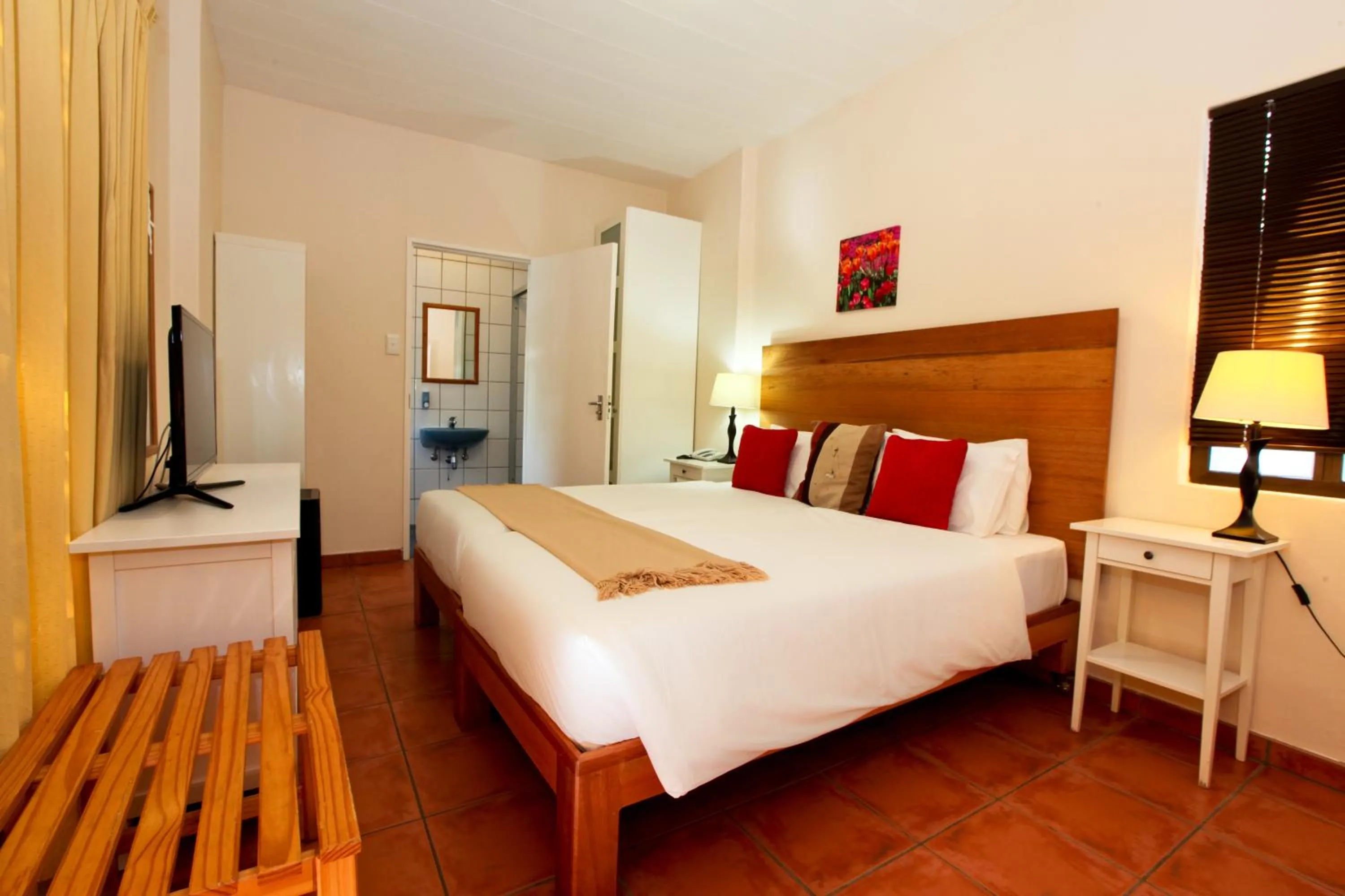 Bedroom, Bed in Roof of Africa Hotel