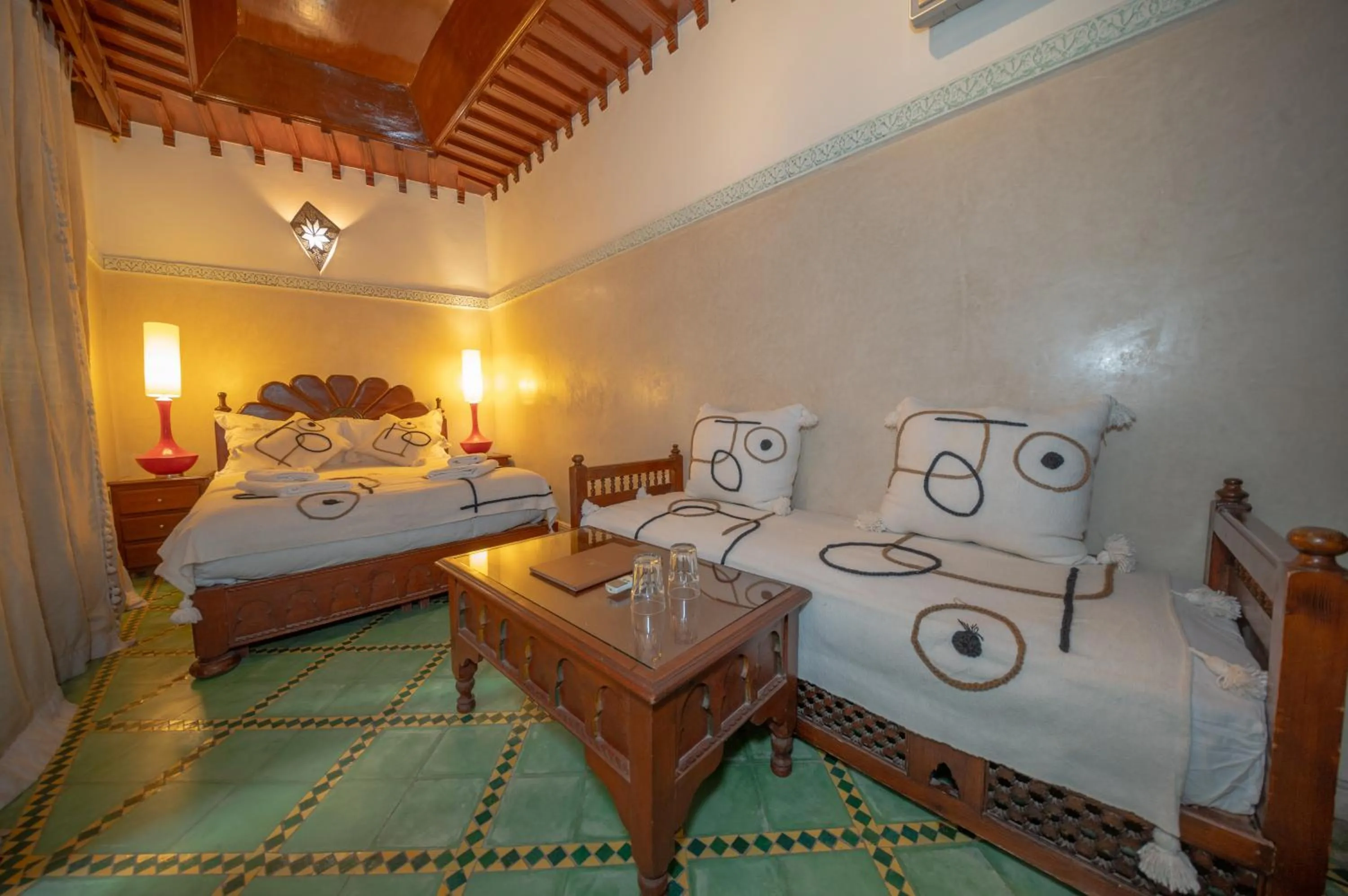 Photo of the whole room, Bed in Maison Do