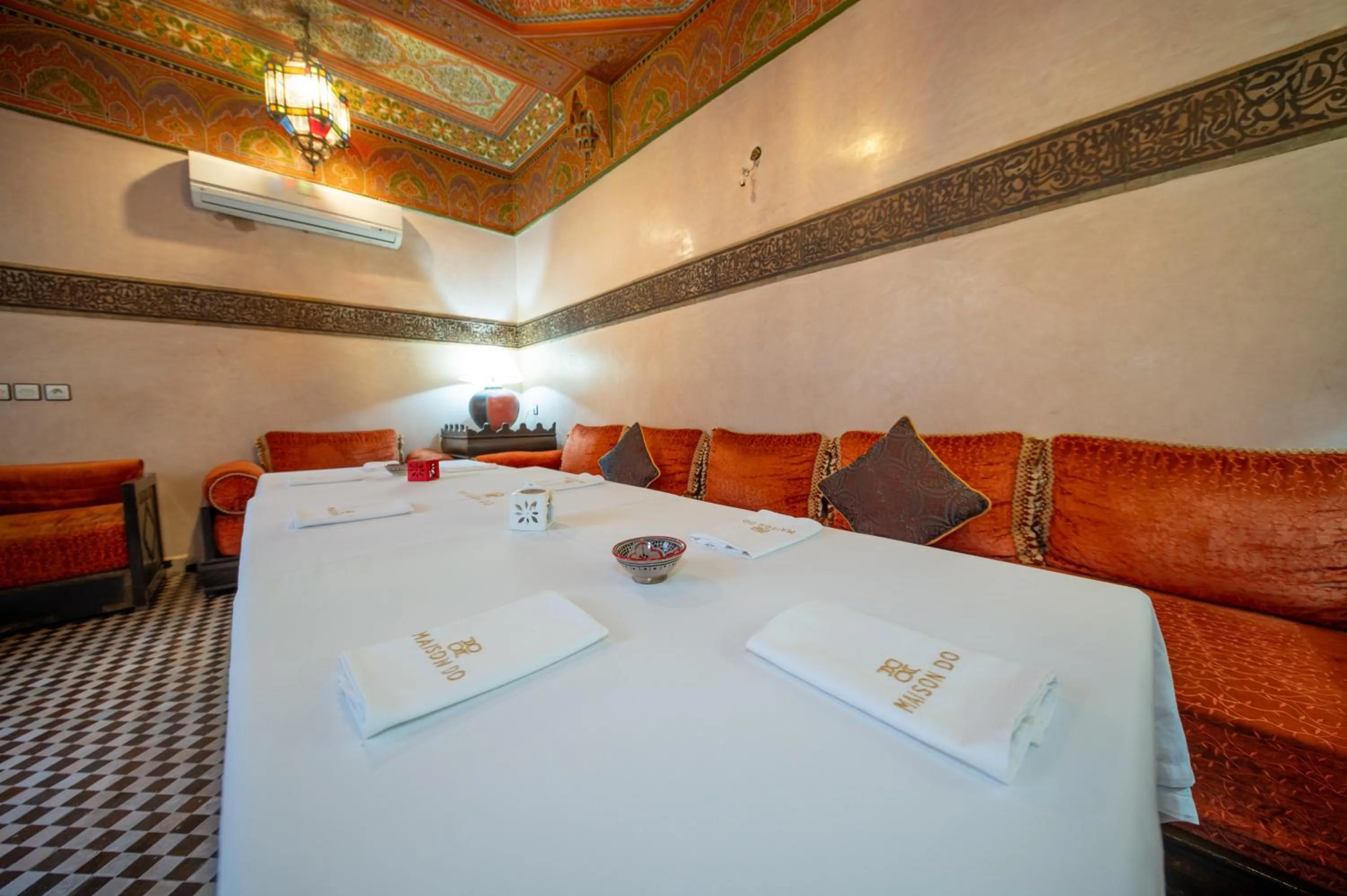 Restaurant/places to eat in Maison Do