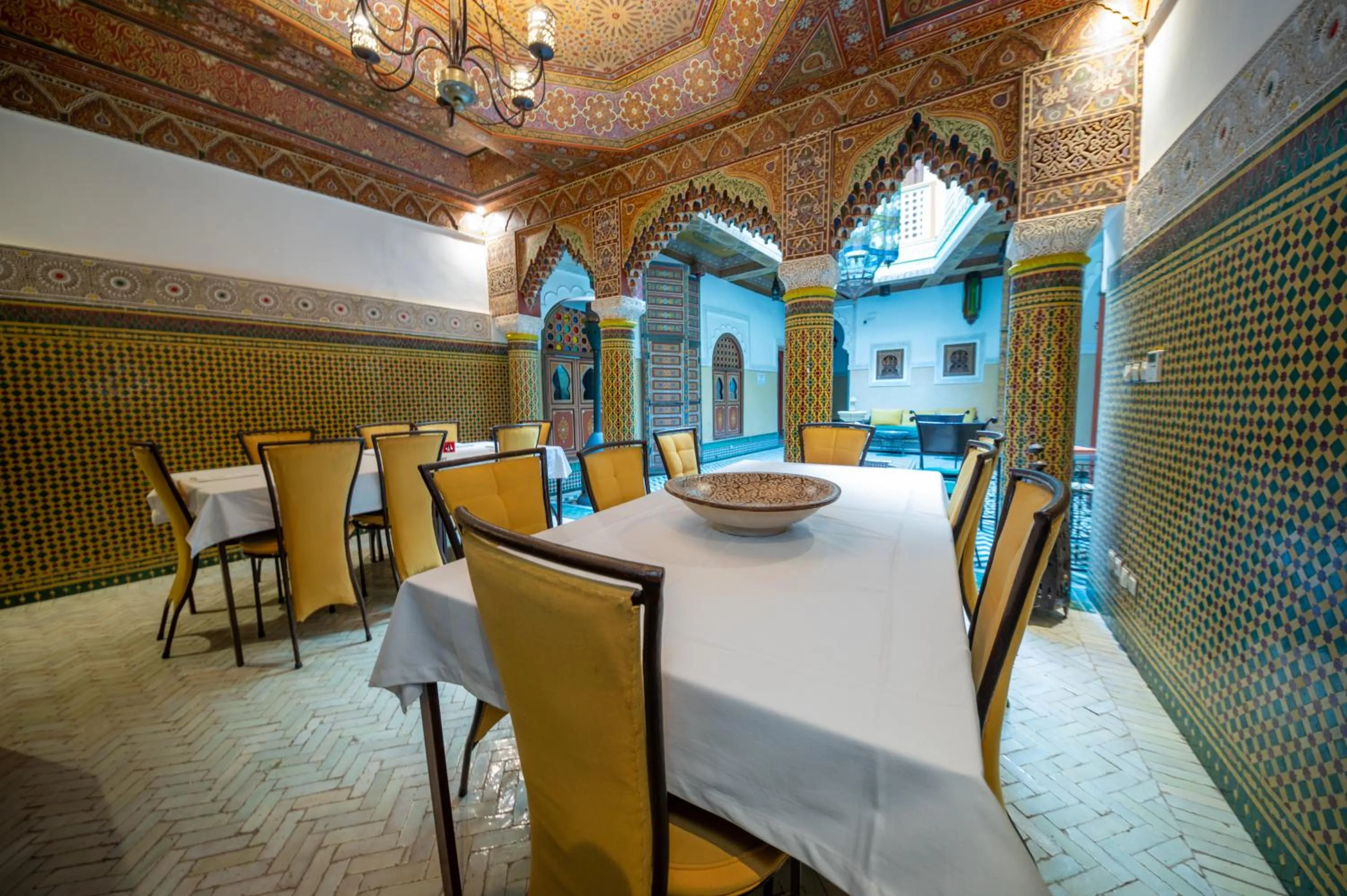 Restaurant/places to eat in Maison Do