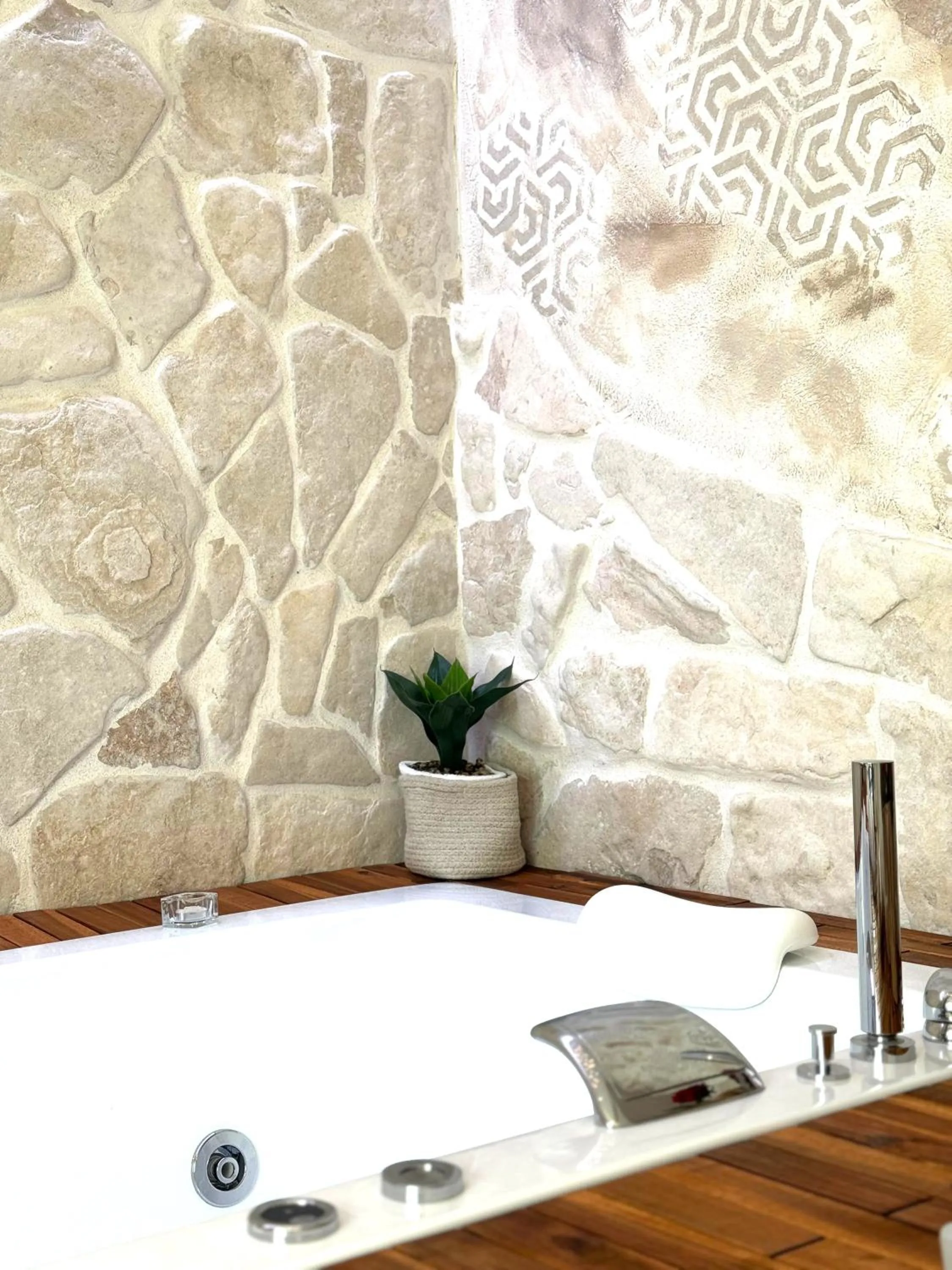 Hot Tub in Pharus Miseni Suites and rooms