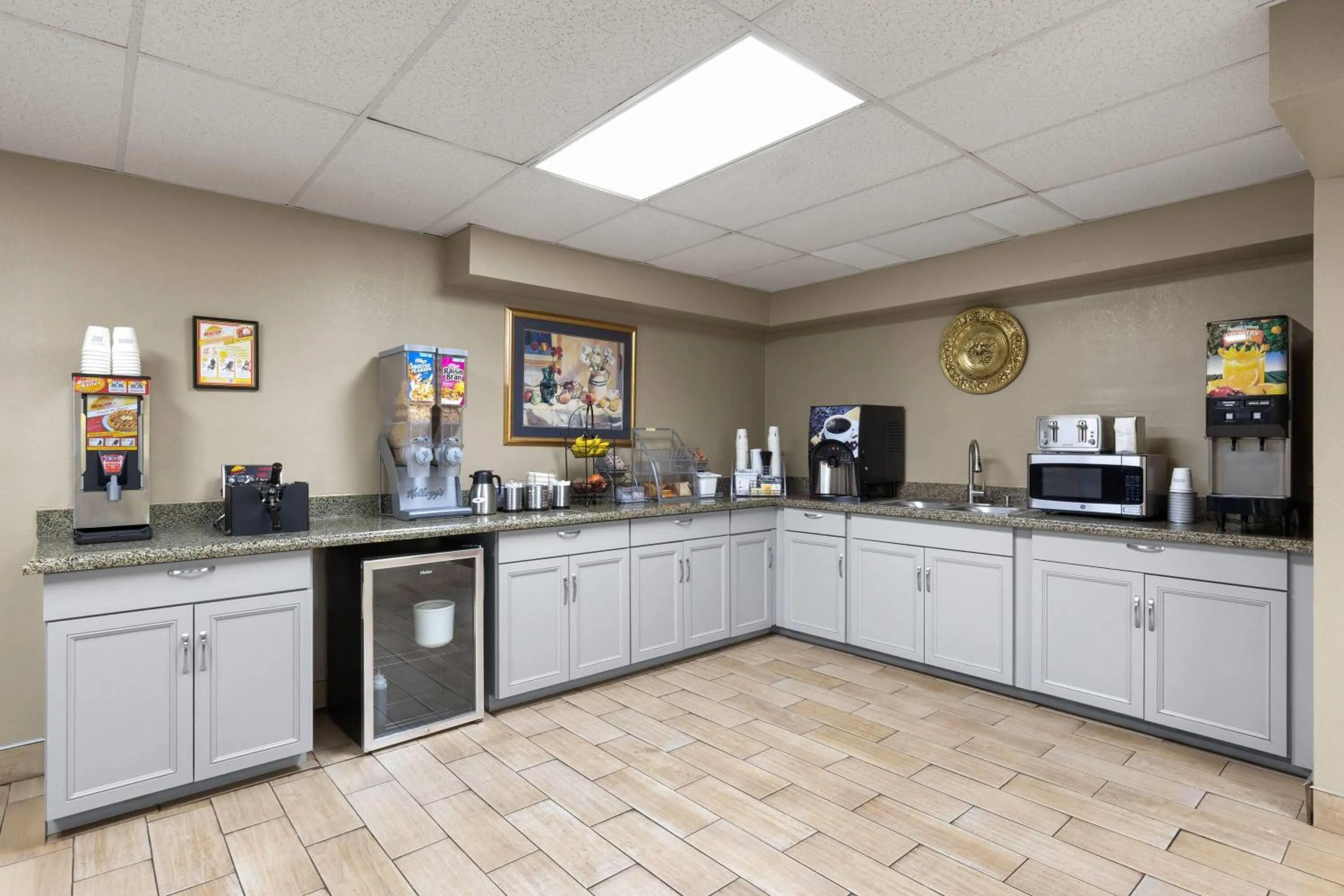 Breakfast in Super 8 by Wyndham Shepherdsville - Louisville South I65