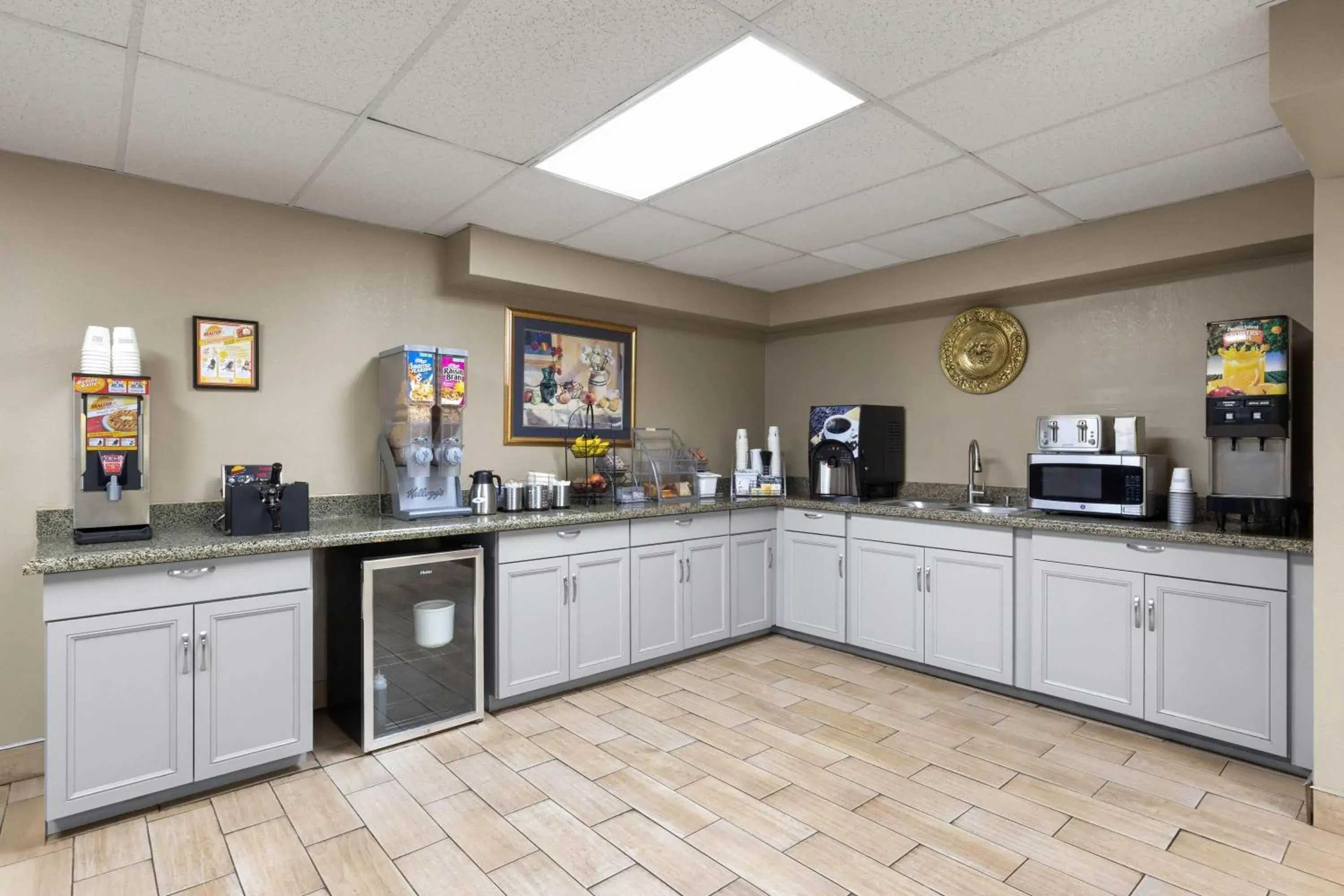 Breakfast in Super 8 by Wyndham Shepherdsville - Louisville South I65 Breakfast in Super 8 by Wyndham Shepherdsville - Louisville South I65