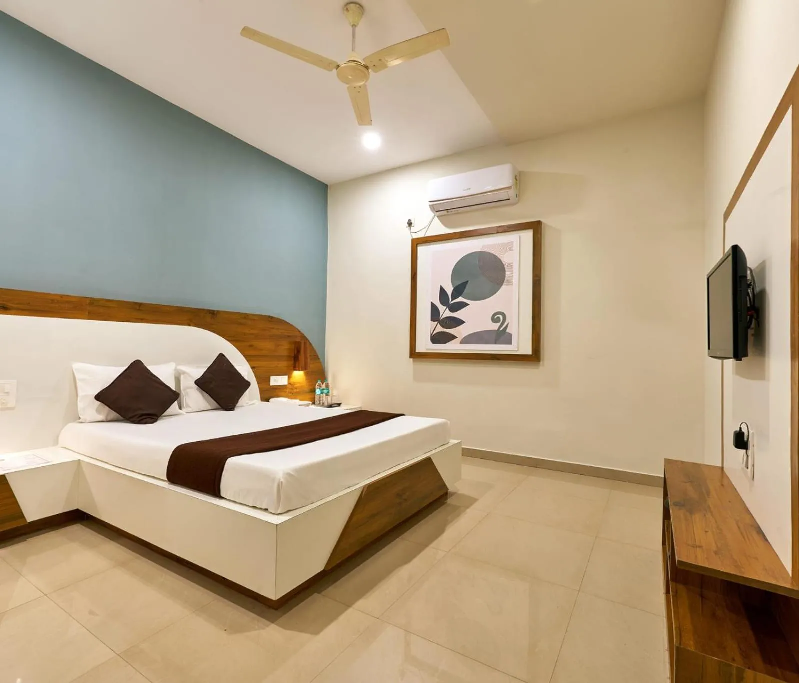 Bed in Serenity Resort Panhala