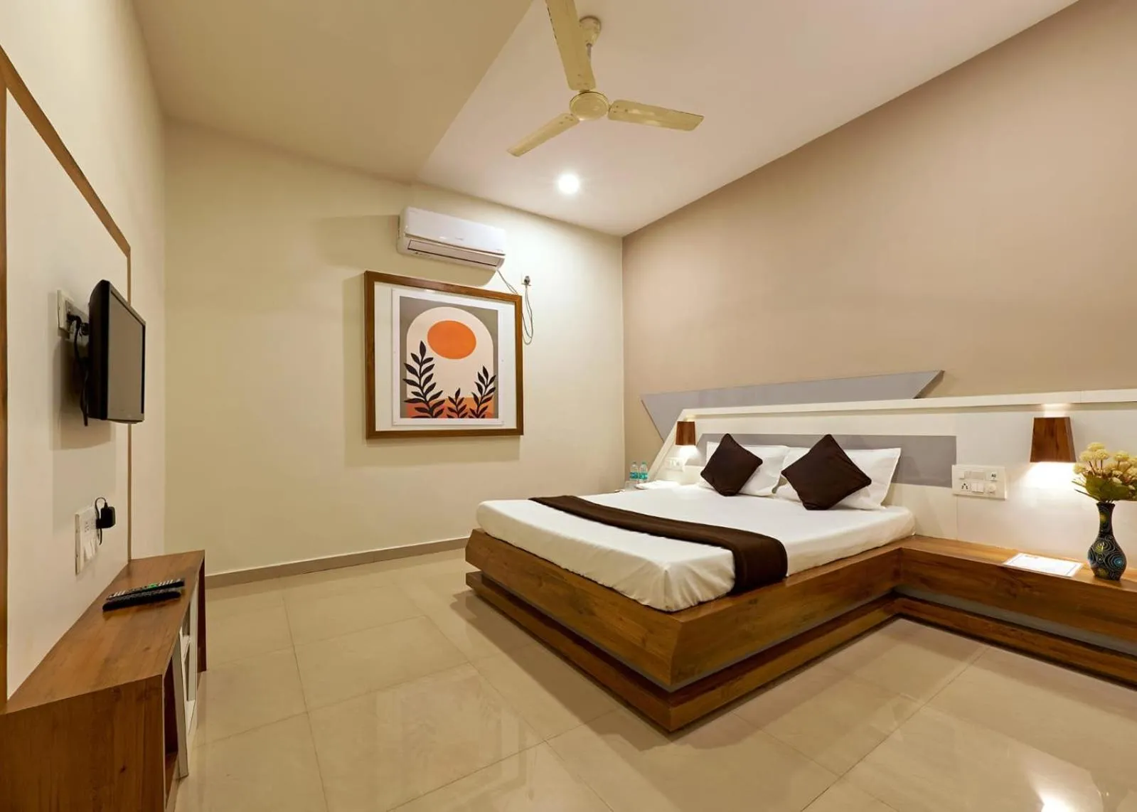 Bed in Serenity Resort Panhala